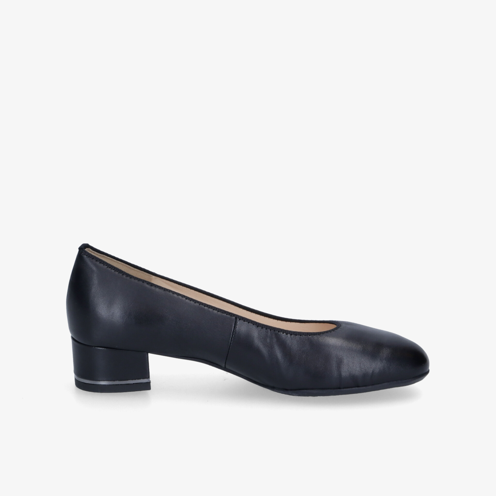 Eleganter schwarzer Lederschuh mit niedrigem Absatz für vielseitige Anlässe und hohen Tragekomfort.