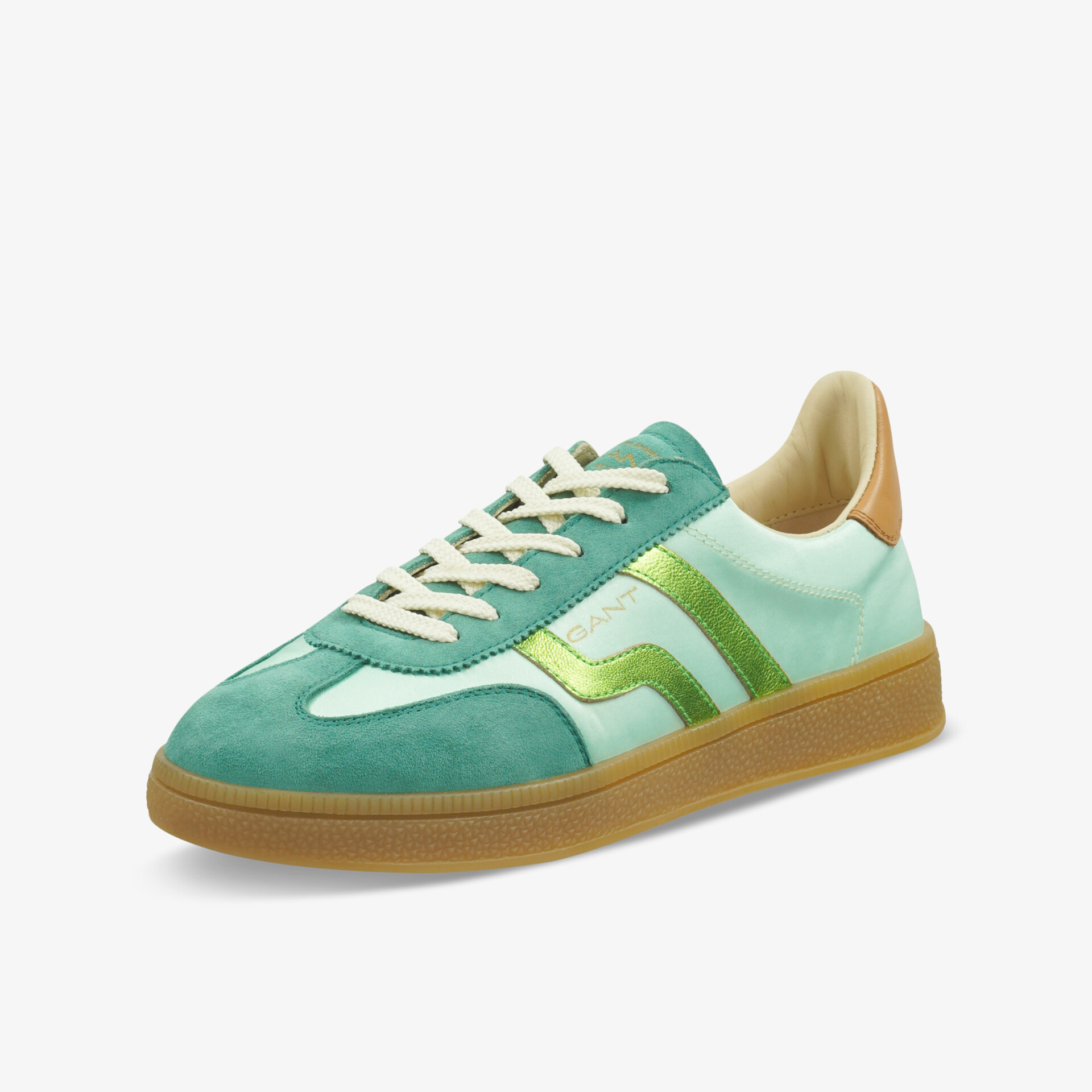 Moderner Sneaker in Grün und Weiß mit flexibler Gummisohle und komfortabler Passform, schräg vorne fotografiert