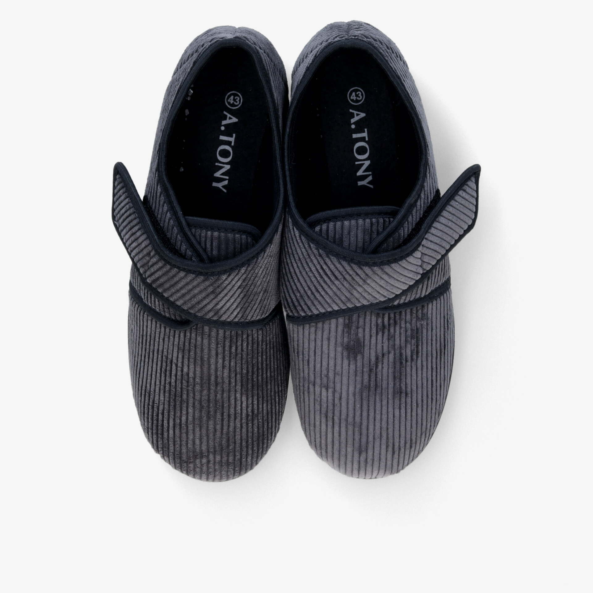 Bequemes Paar grauer Hausschuhe mit weichem Material und flexiblem Klettverschluss, ideal für entspanntes Tragen zu Hause