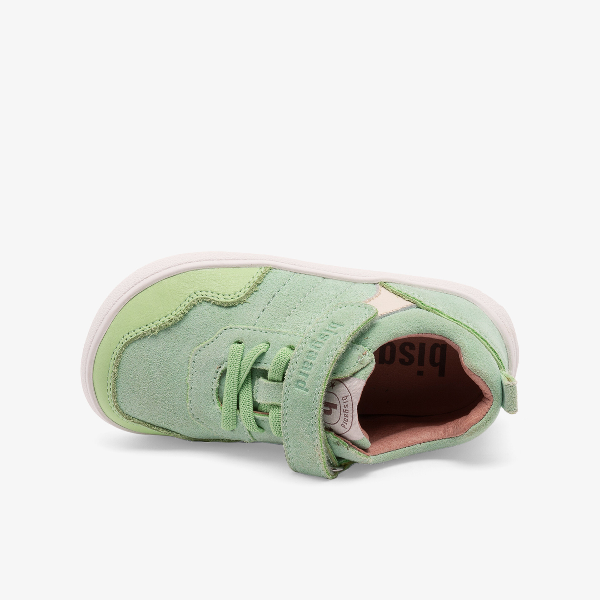 Leichter, bequemer Kinderschuh in Grün mit verstellbarem Klettverschluss und robuster Sohle, ideal für aktive Kinder