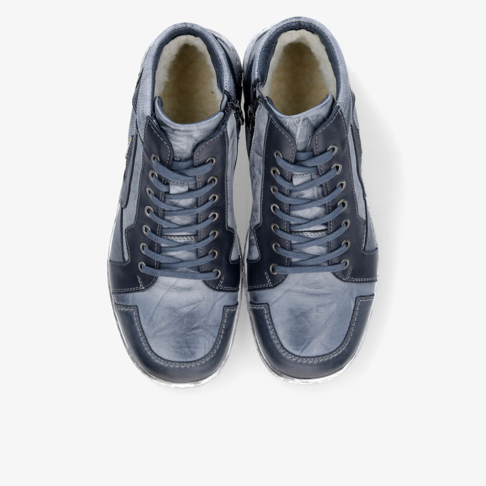 Bequeme blau-graue Sneaker im Paar mit robuster Schnürung und gepolstertem Innenschuh, modernes Design