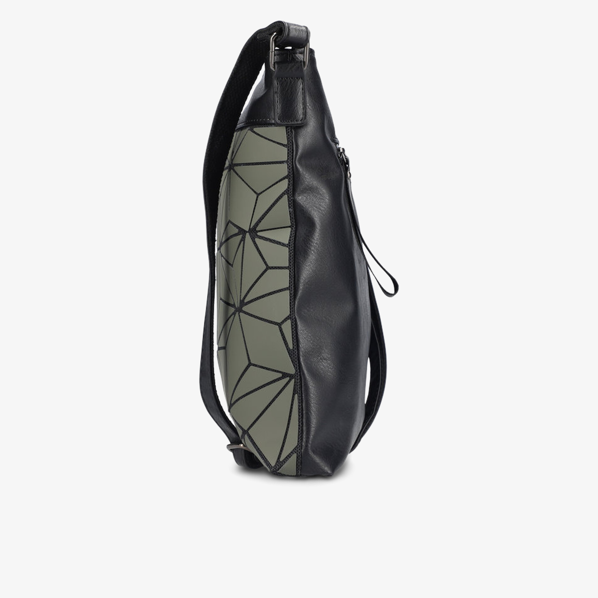 Moderner Rucksack mit geometrischem Muster und klarer Seitenansicht, robust und stilvoll gestaltet