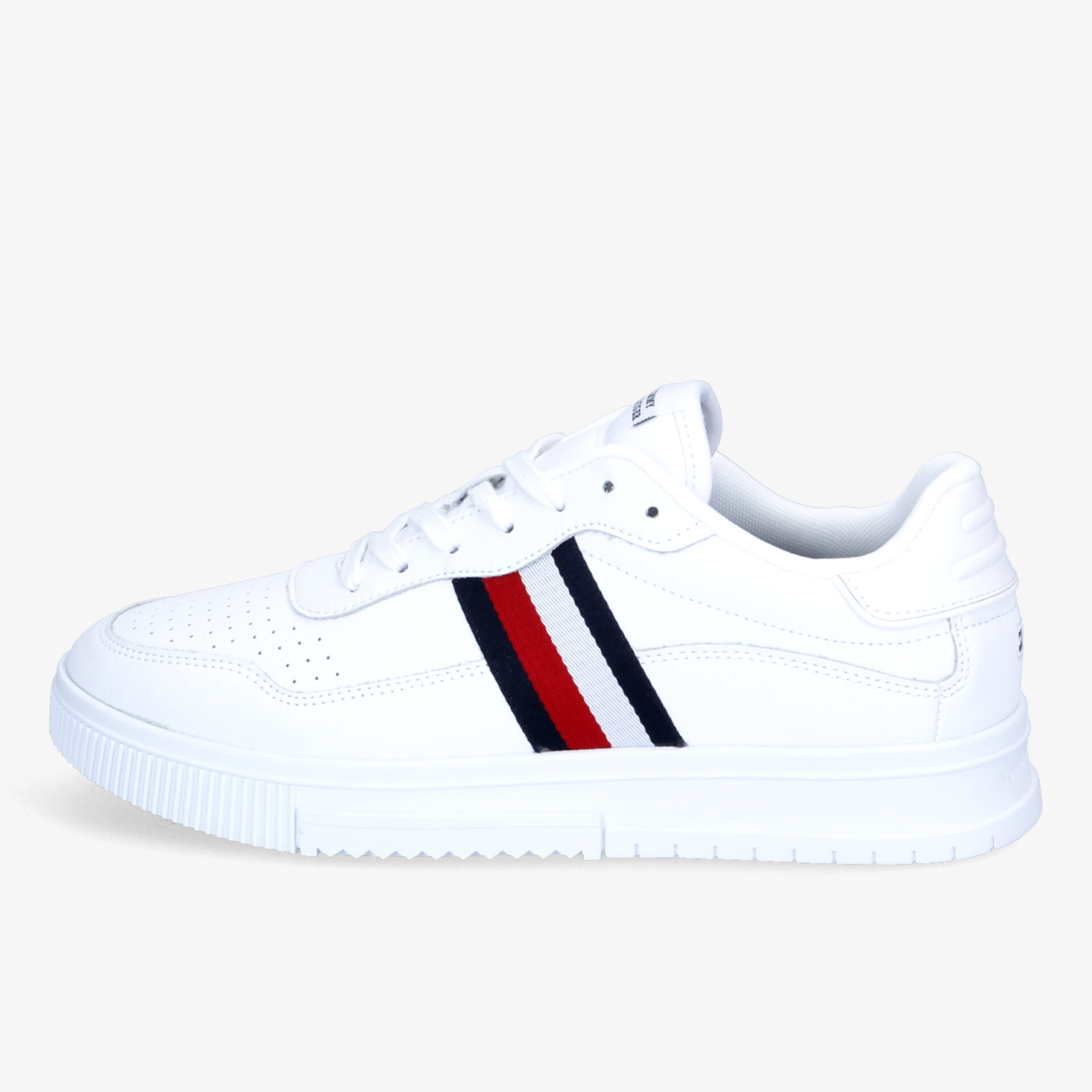 Eleganter weißer Sneaker mit farbigen Streifen für einen modernen Look und maximalen Komfort.