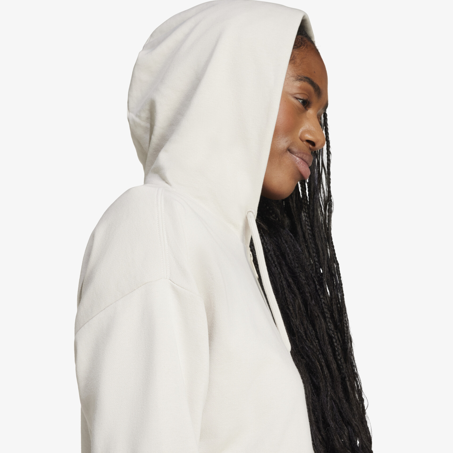 Seitliche Ansicht einer cremefarbenen Kapuze aus weichem, gemütlichem Material für hohen Tragekomfort