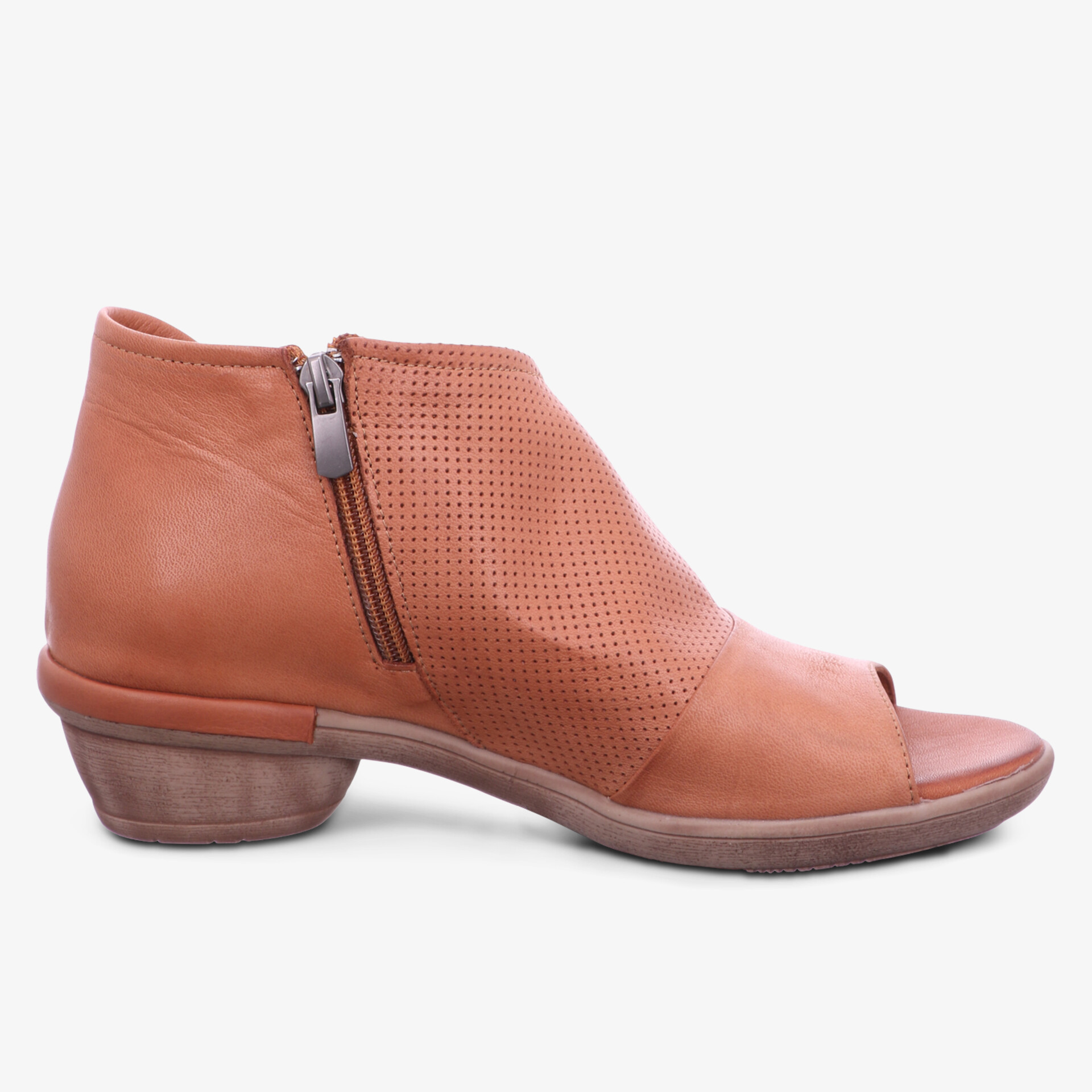 Stilvolle sandfarbene Lederstiefeletten mit mittlerem Absatz und Reißverschluss.