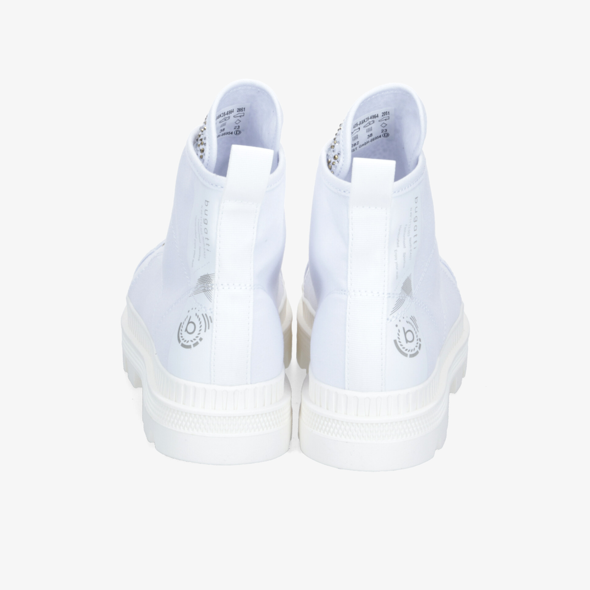 Elegante weiße Sneaker mit hohem Schaft und dicker Sohle für optimalen Tragekomfort und trendigen Look.