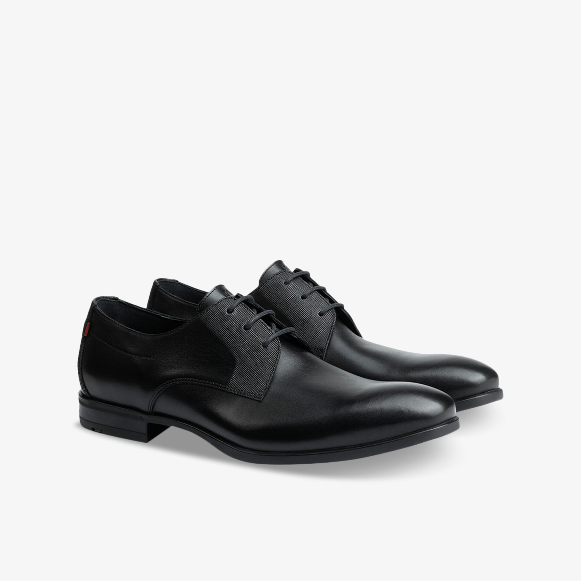 Elegante schwarze Herrenschuhe aus glattem Leder, komfortabel, hochwertig verarbeitet, klassisch stilvoll