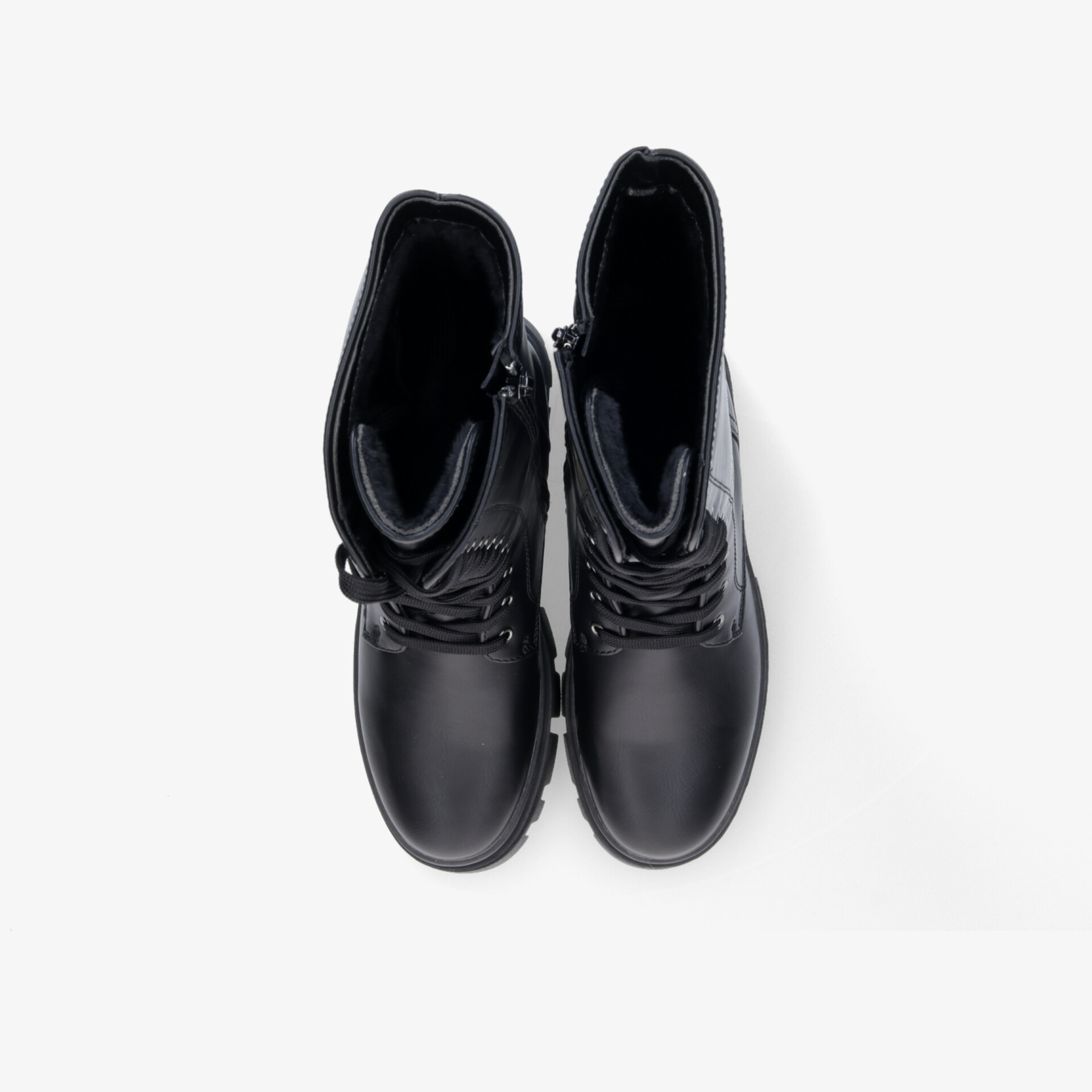 Schwarze, bequeme Stiefel mit stabiler Schnürung und hochwertiger Verarbeitung, ideal für komfortablen Halt