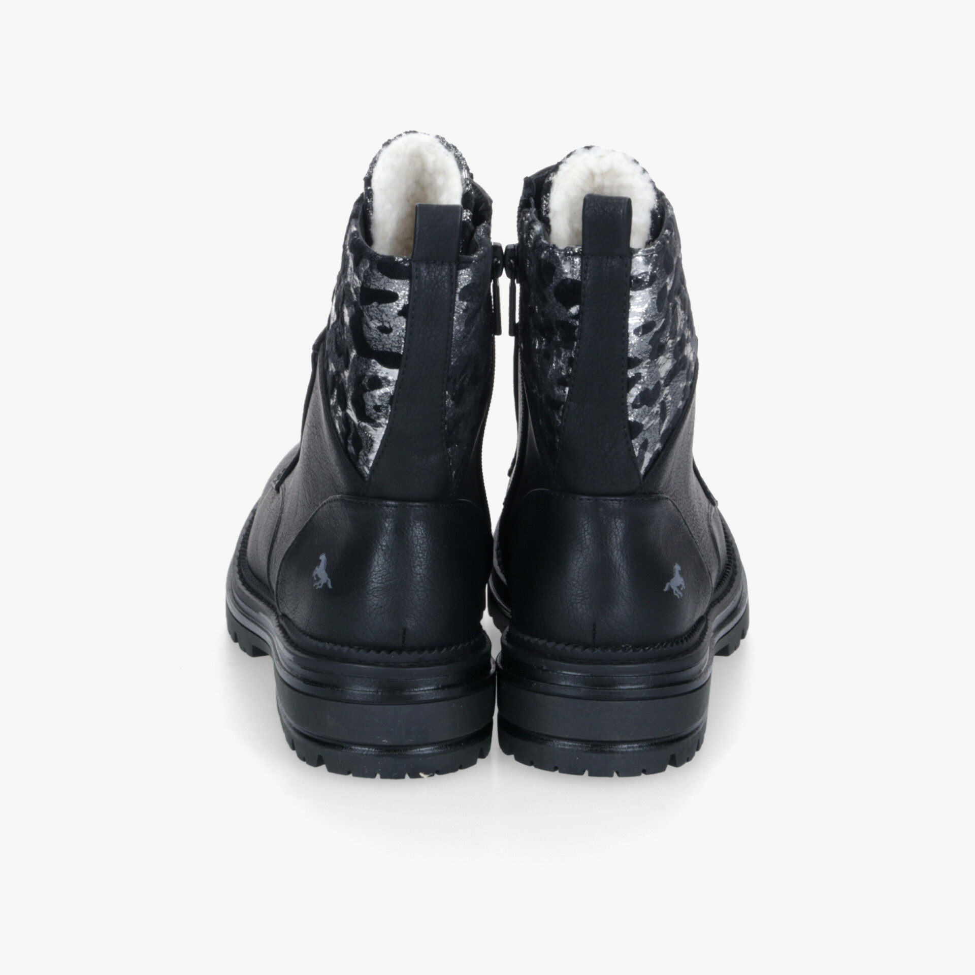 Schwarze Winterstiefel mit warmem Innenfutter, robustem Material, praktischem Reißverschluss und rutschfester Sohle