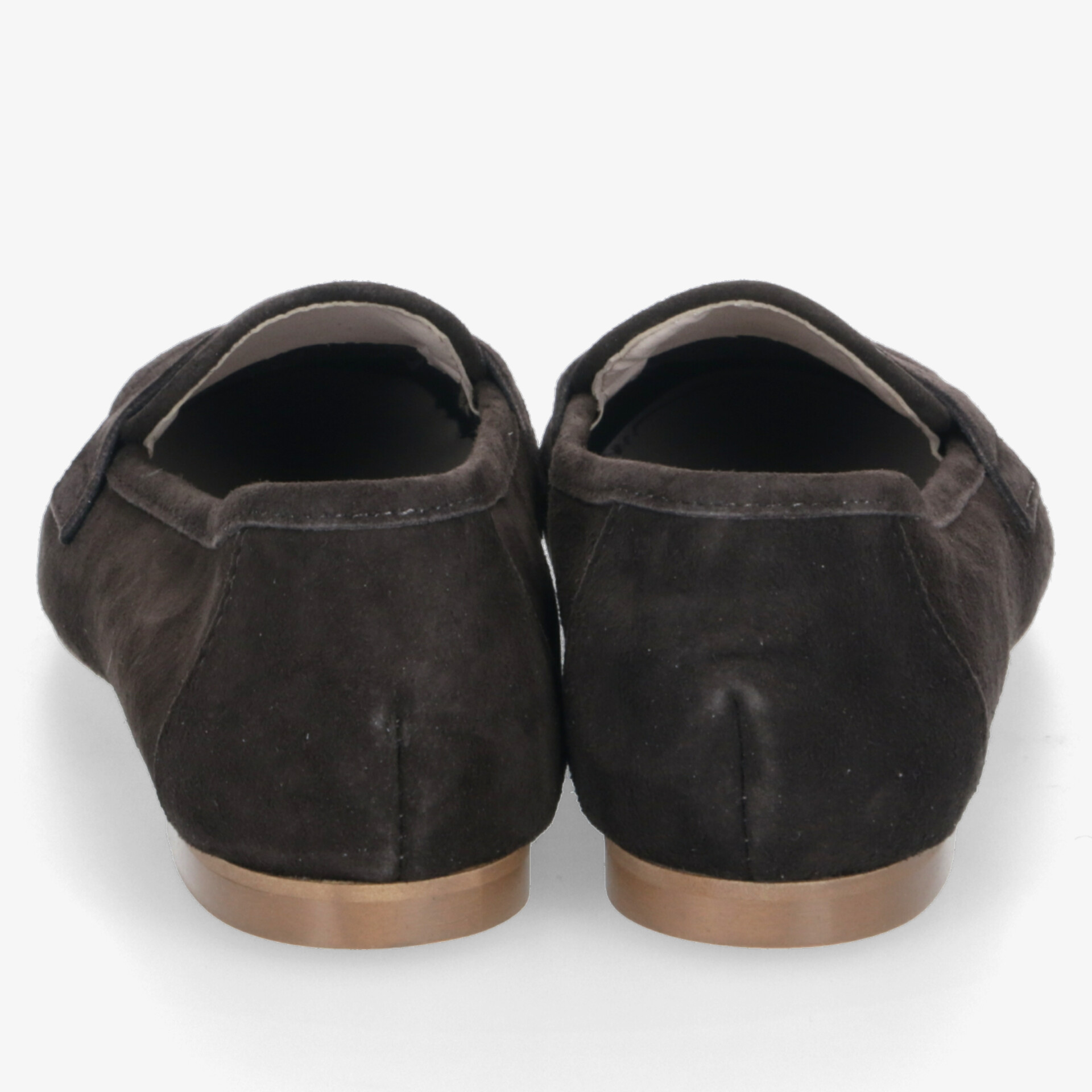 Braune Schuhe aus weichem Material mit komfortabler Passform in eleganter und hochwertiger Verarbeitung, Rückansicht.