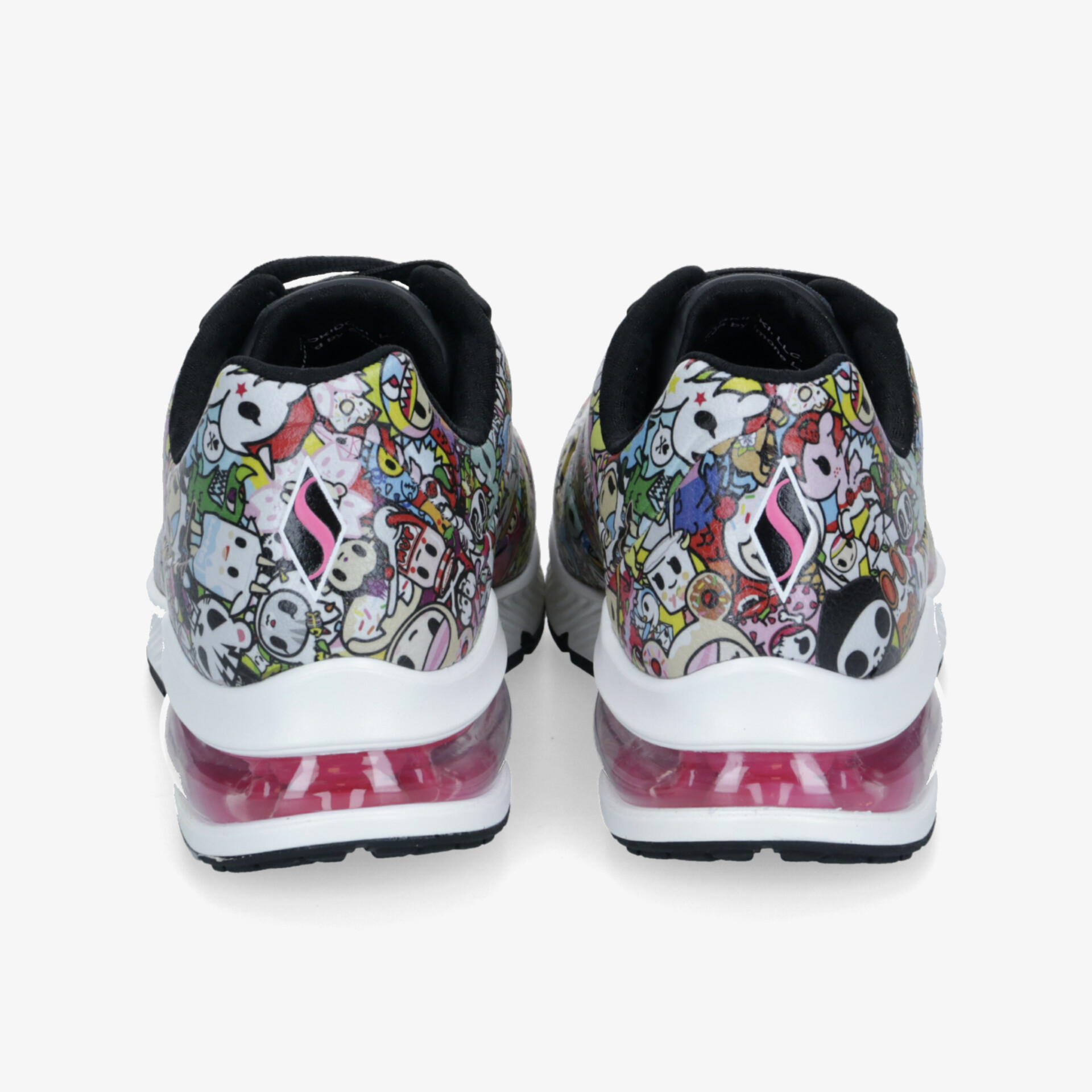 Rückansicht von bunten Schuhen mit auffälligem Muster, stabiler Sohle und komfortablem Design