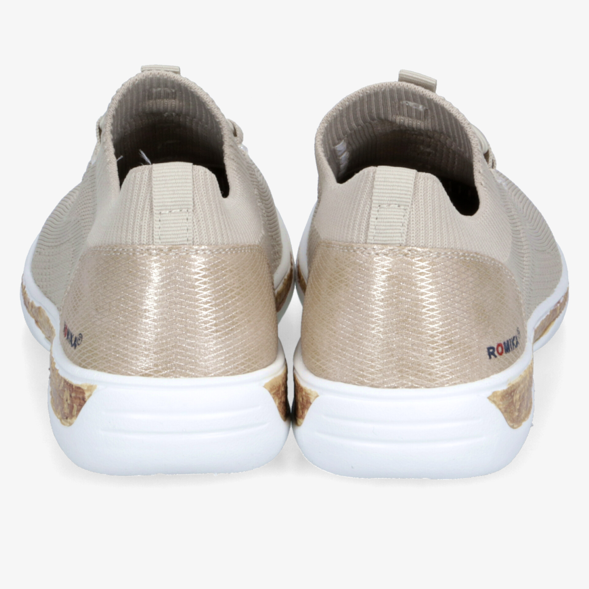leichter sportlicher Sneaker in hellem Beige mit weißer Sohle, rutschfest und flexibel
