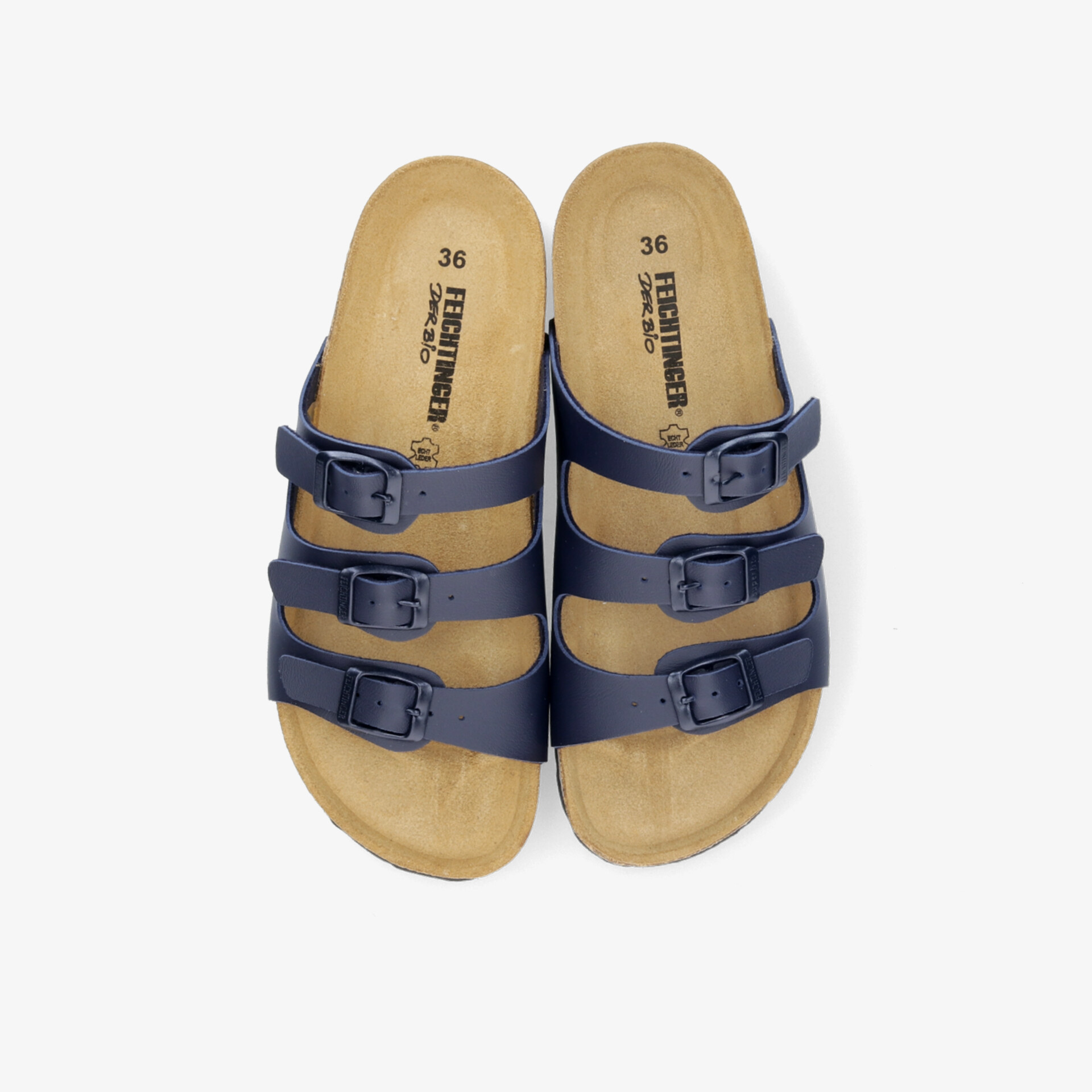 Bequeme Sandalen mit drei verstellbaren Riemen und ergonomischem Fußbett für optimalen Tragekomfort.