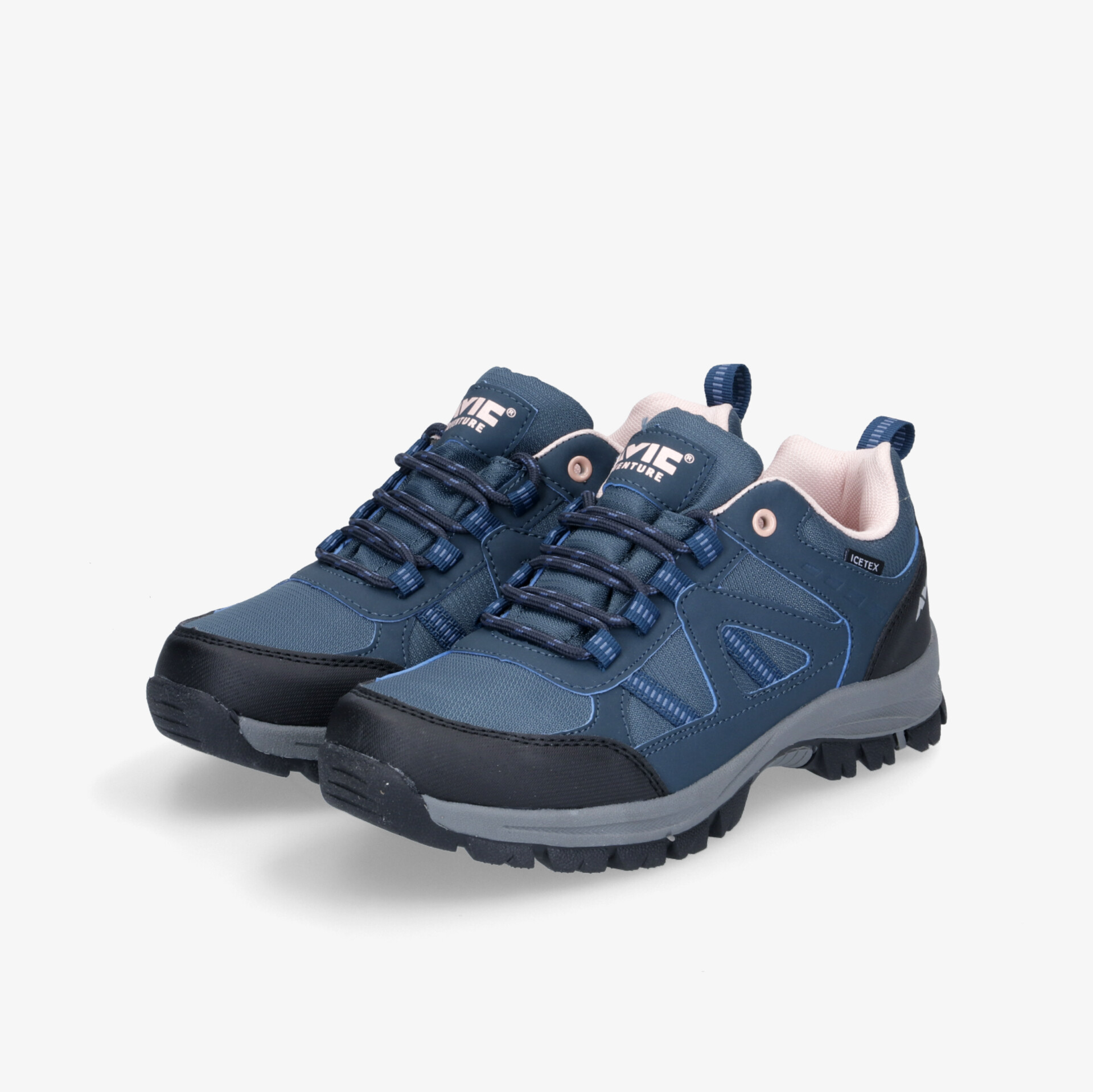 Bequeme und strapazierfähige Outdoor-Schuhe in Blau mit robuster Sohle für optimalen Halt.