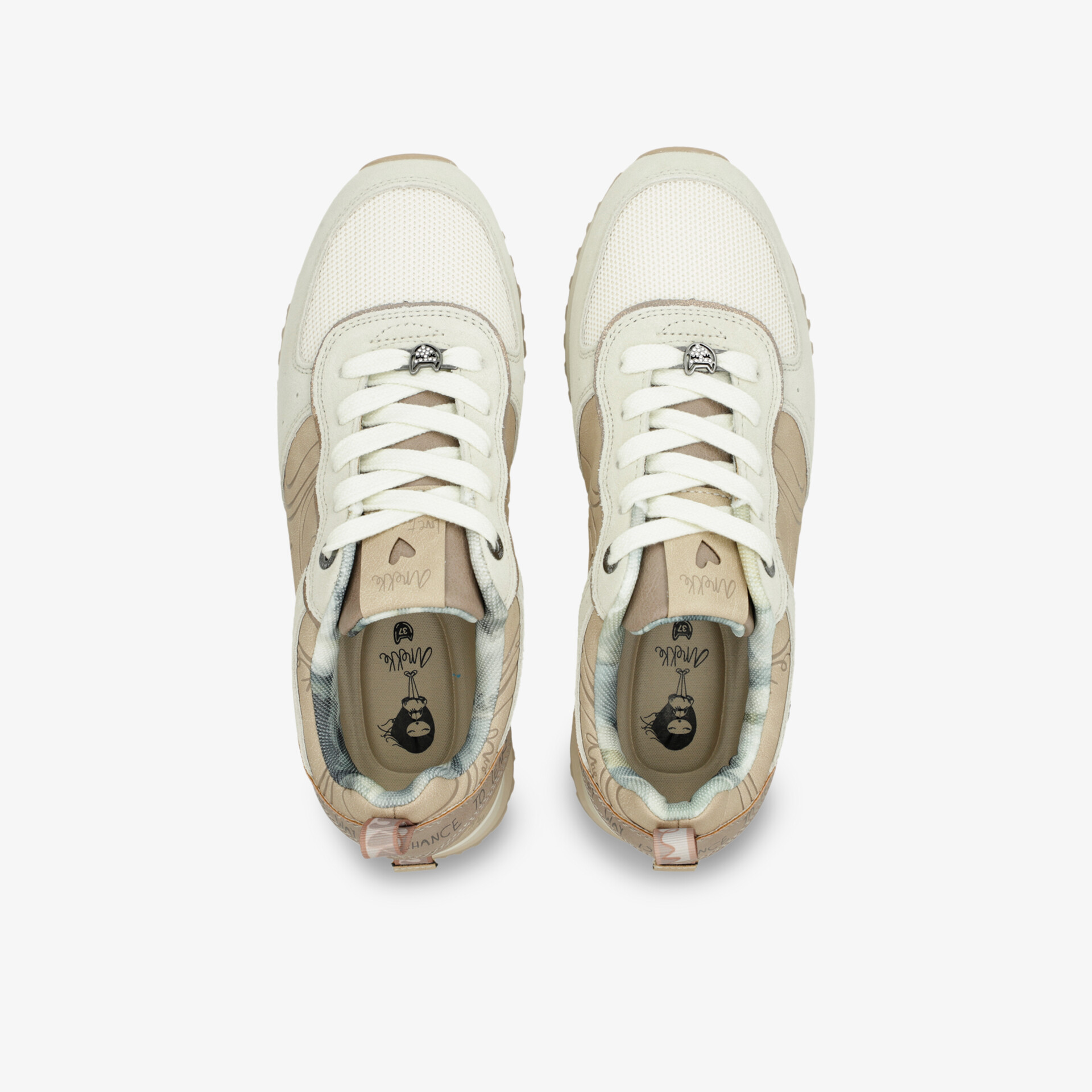 Sportliche und bequeme Sneaker in Weiß und Beige mit gepolsterter Innensohle und flexibler Laufsohle, Paaransicht