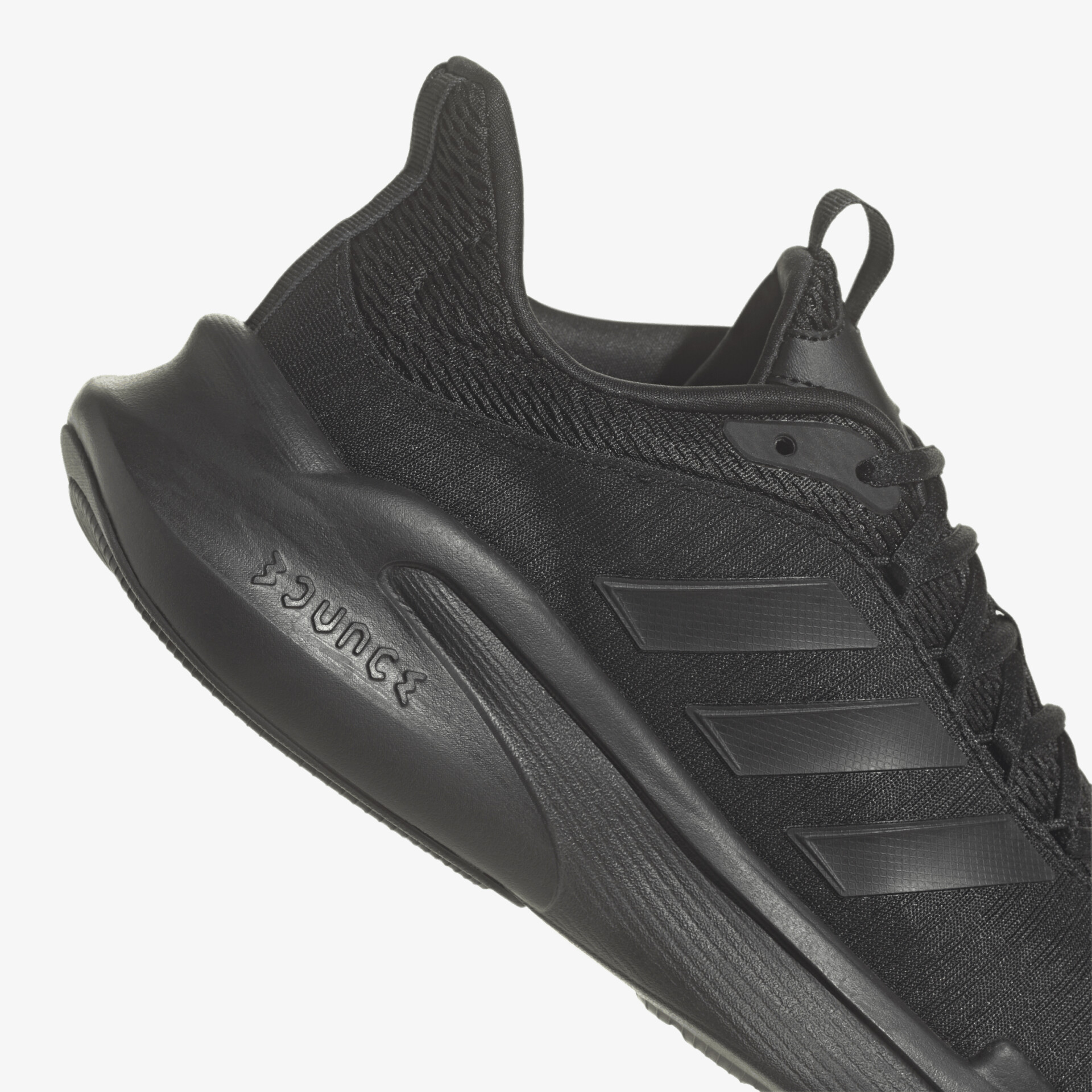 Klassischer schwarzer Sneaker mit elegantem Design und komfortabler Passform.