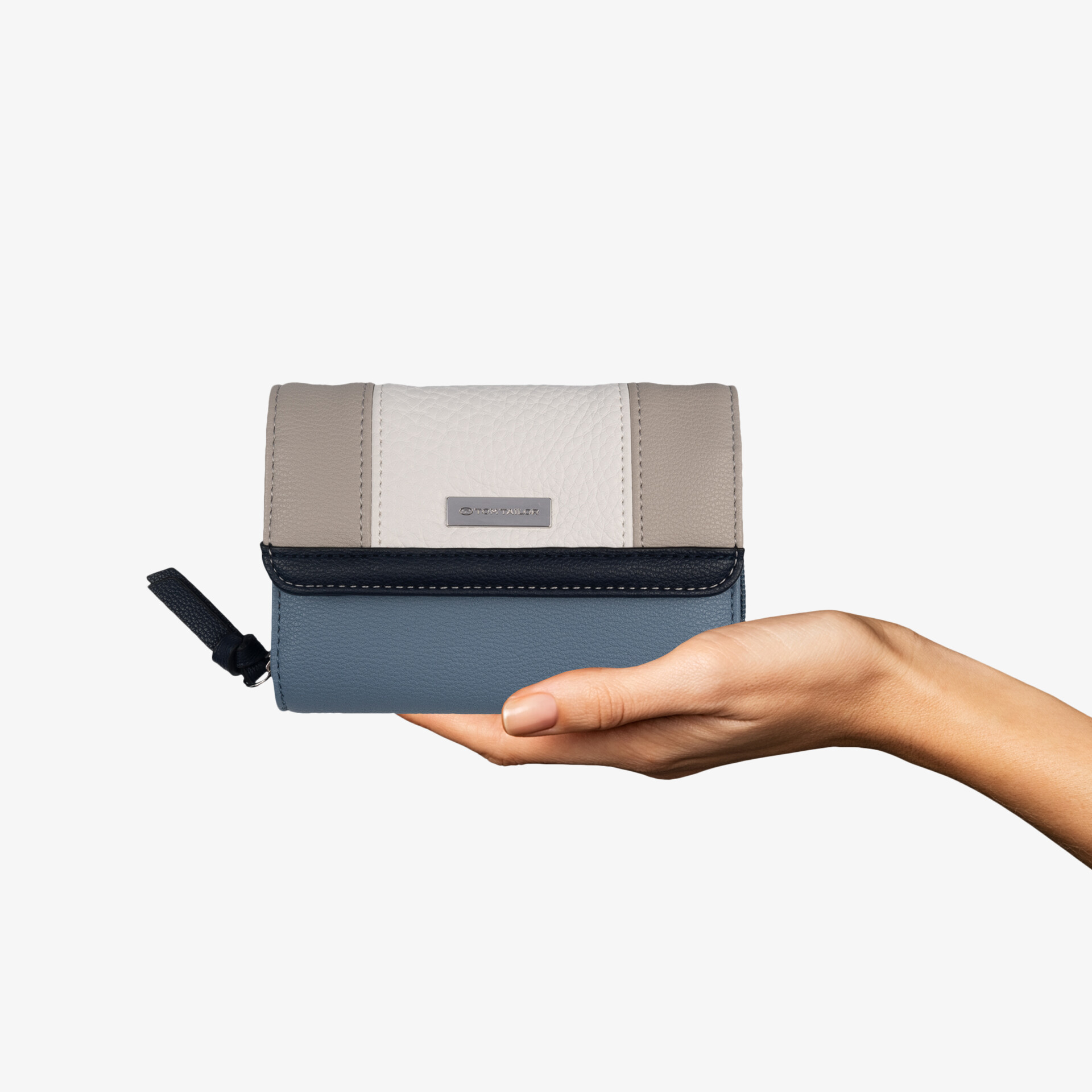 Kompakte mehrfarbige Geldbörse mit Reißverschluss, handlich und praktisch, präsentiert auf einer offenen Hand