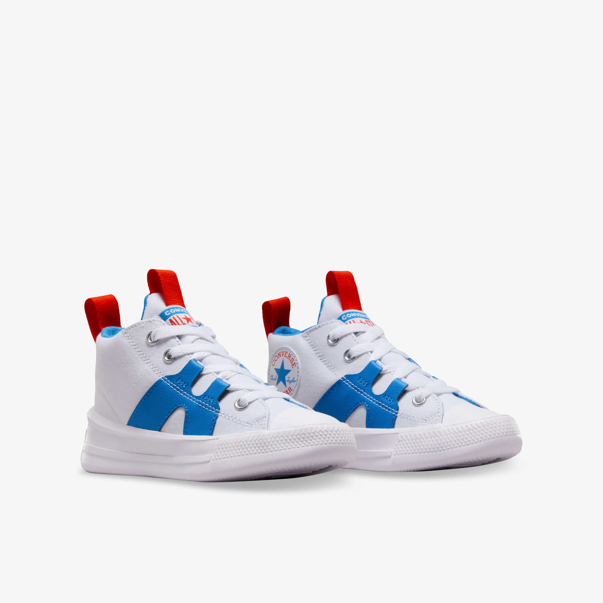 Weiß-blaue Sneaker mit roten Details, sportlicher Stil, bequeme Passform, leichte Sohle für optimalen Komfort