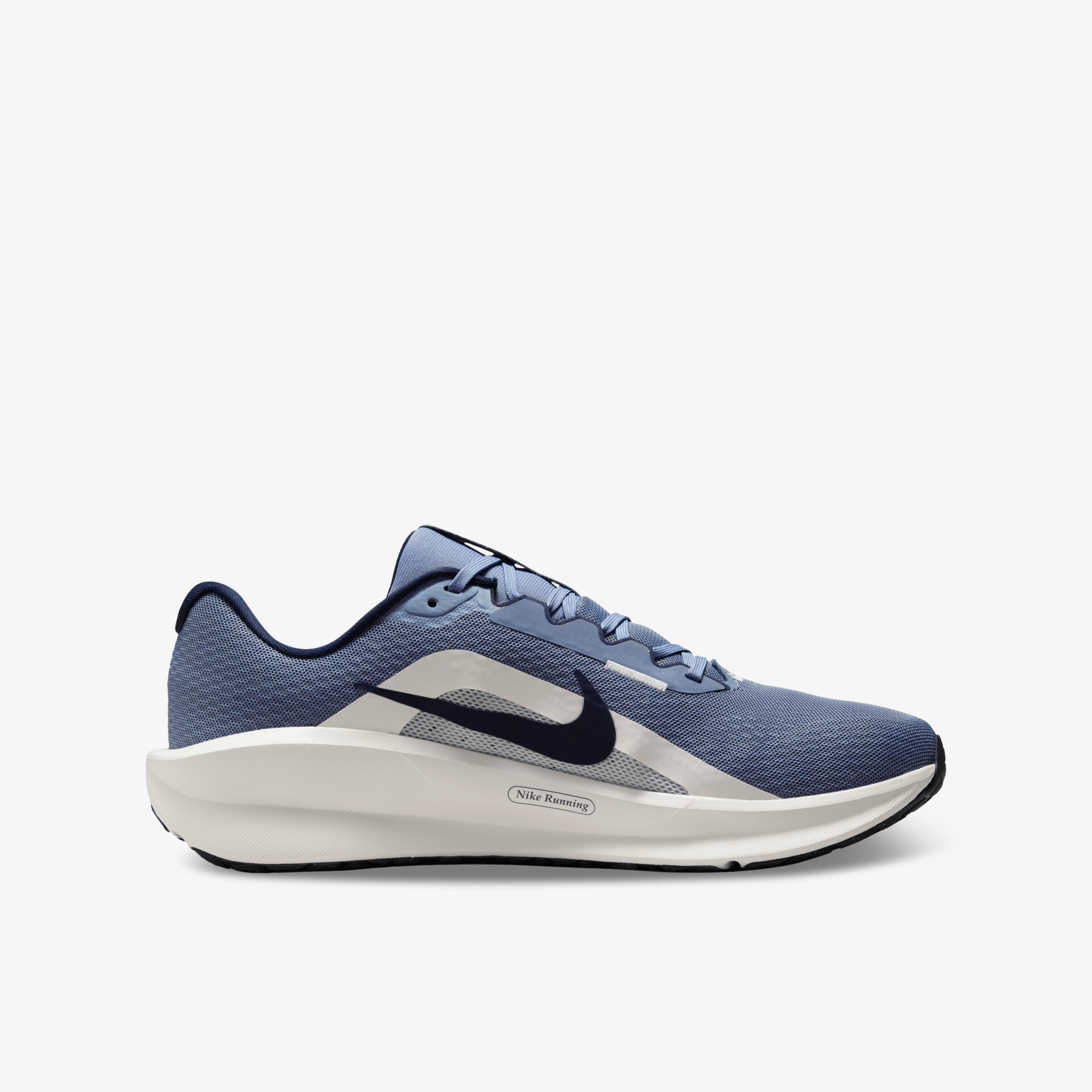 Sportlicher blauer Laufschuh mit komfortabler Dämpfung und atmungsaktivem Material in klarer Seitenansicht