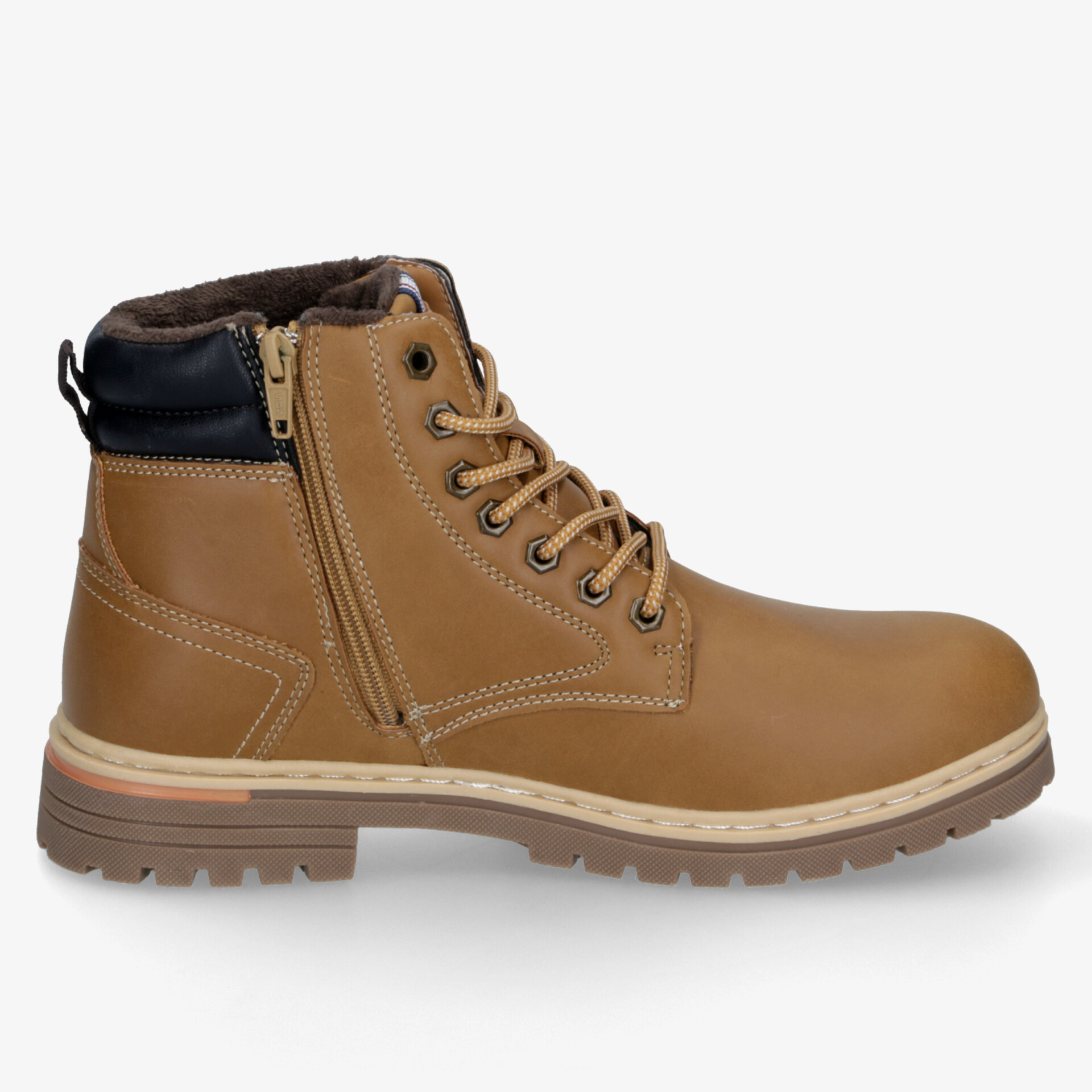 Wetterfeste Boots in Lederoptik mit seitlichem Reißverschluss und robuster Profilsohle für optimalen Halt.