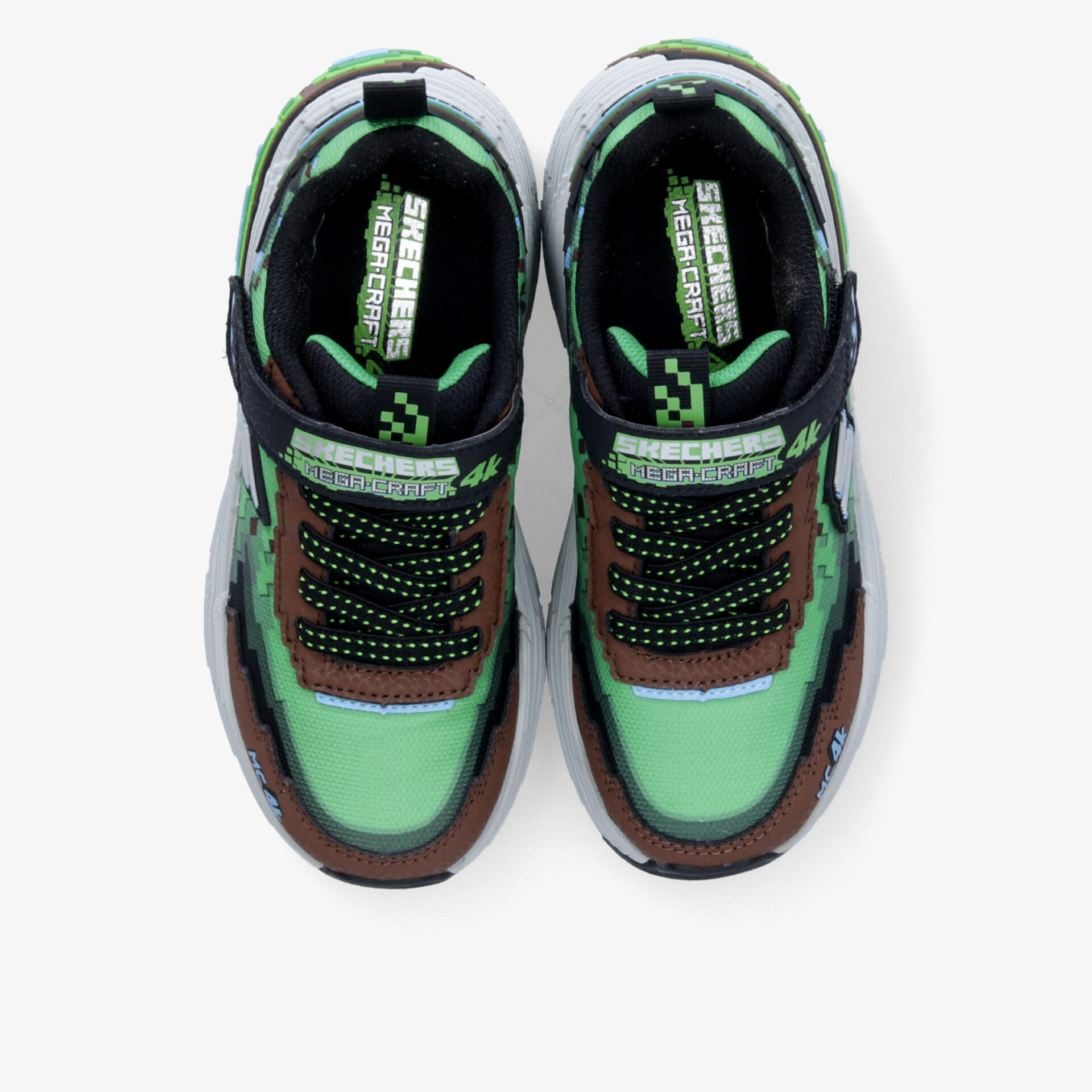 Stylische grüne Sneaker mit schwarzen Details und komfortablen Schnürsenkeln. Perfekt für den sportlichen Look.