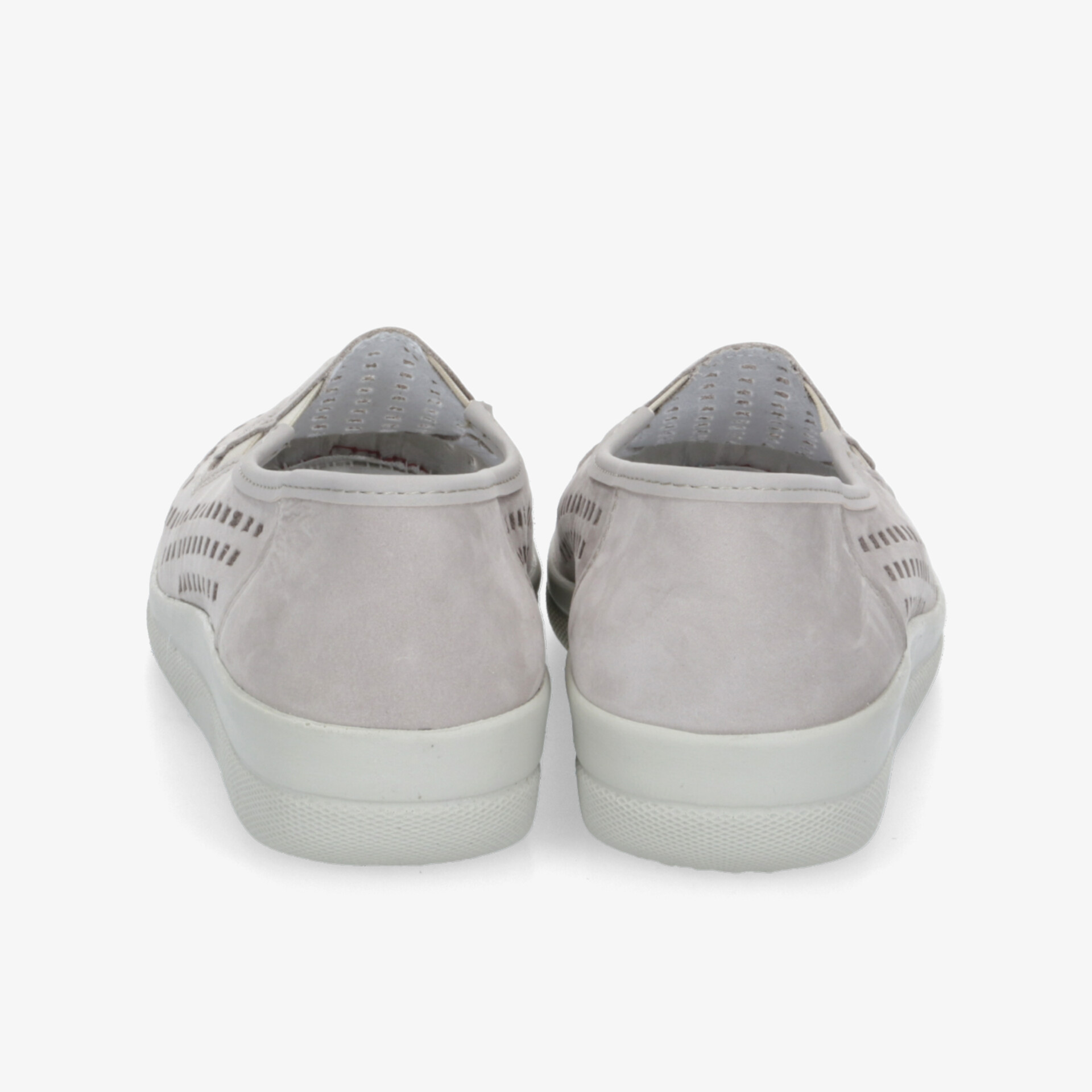 Elegante, komfortable Sneakers aus hochwertigem Material mit sportlicher Ästhetik sichtbar von hinten.