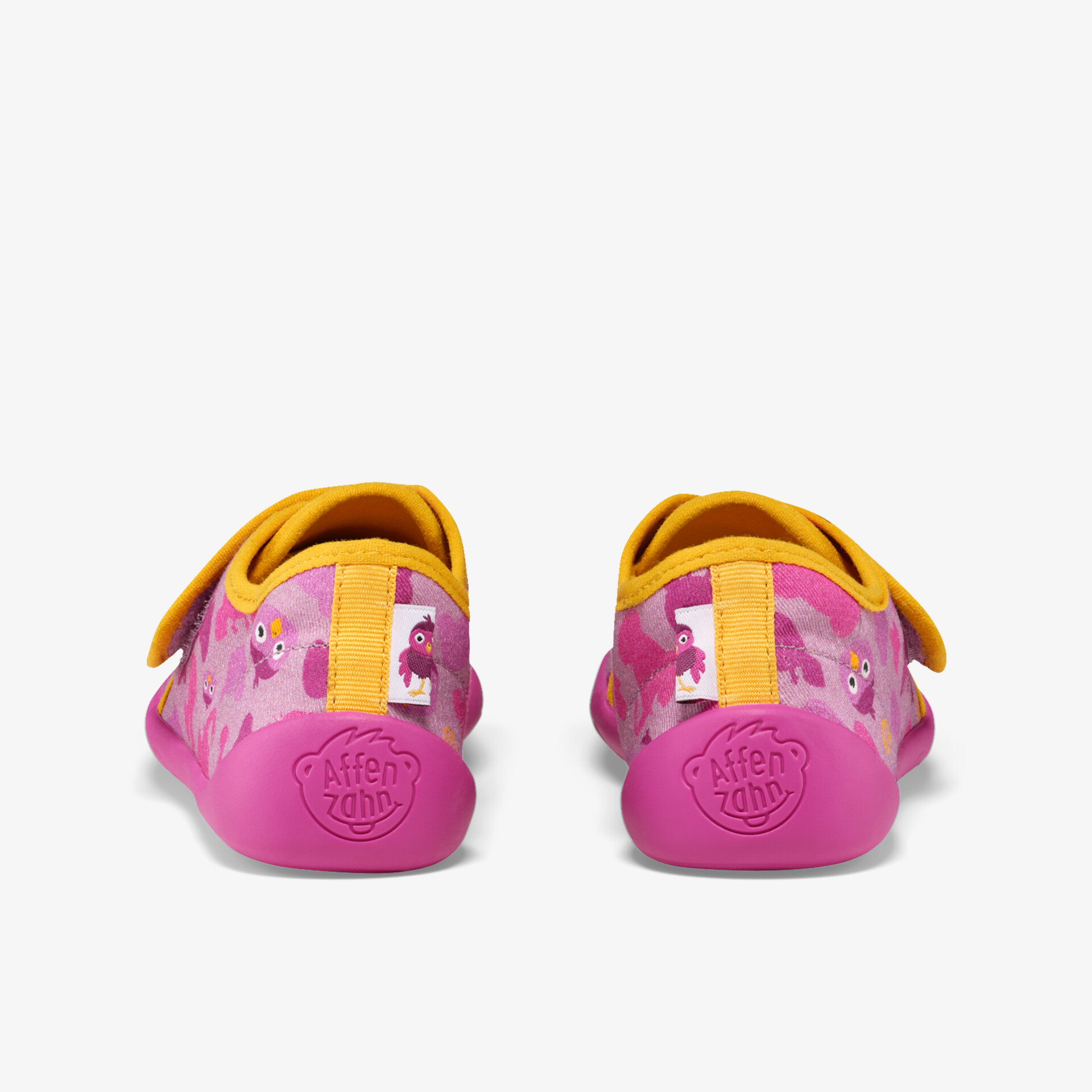 Rückenansicht von bunten Kinderschuhen in Pink und Gelb mit robuster Sohle und bequemem Sitz