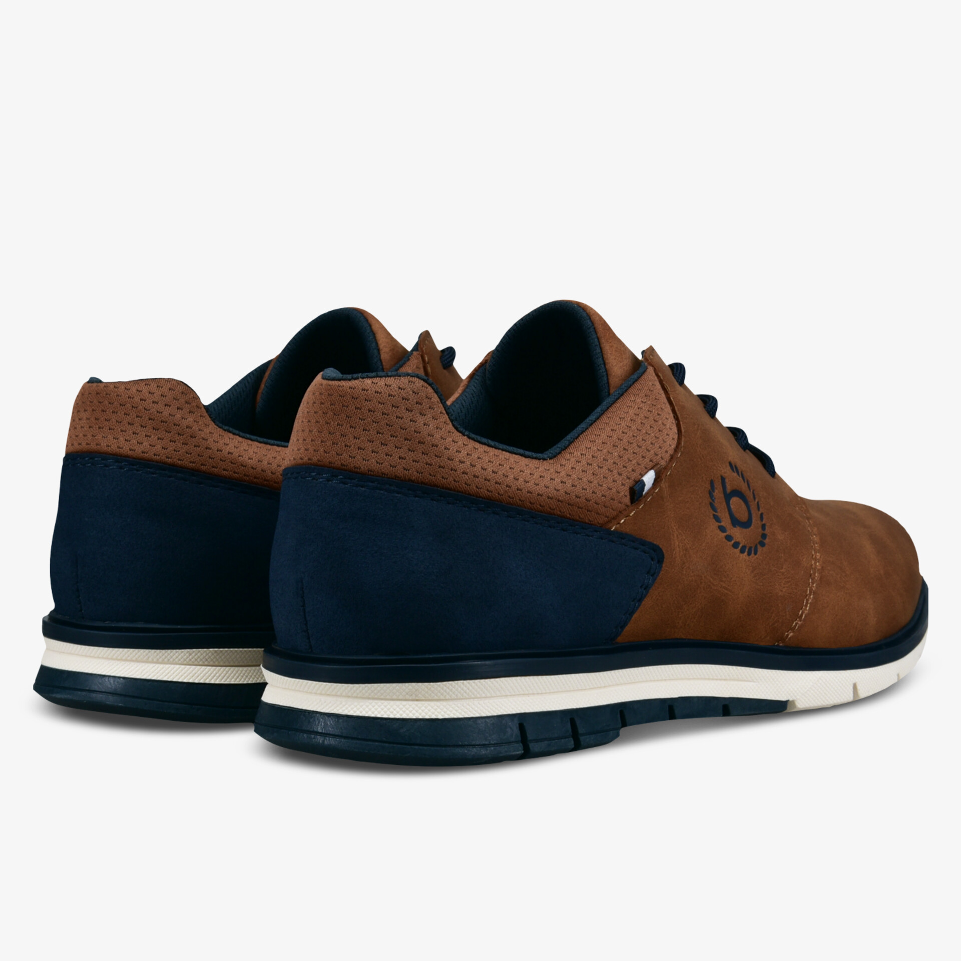 Stilvolle Sneaker in Braun und Blau mit rutschfester Sohle und modernem Design für optimalen Komfort.