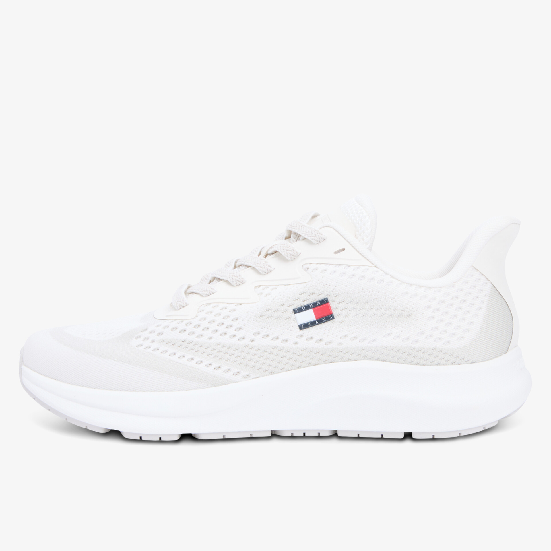 Weißer leichter Sneaker mit atmungsaktivem Obermaterial und komfortabler Sohle, sportlich und flexibel