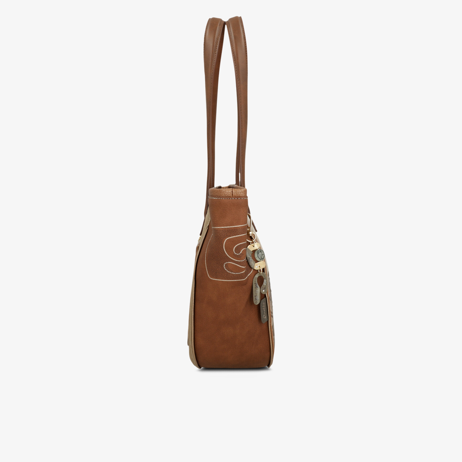 Elegante braune Tasche mit robusten Nähten und praktischen Tragegriffen.