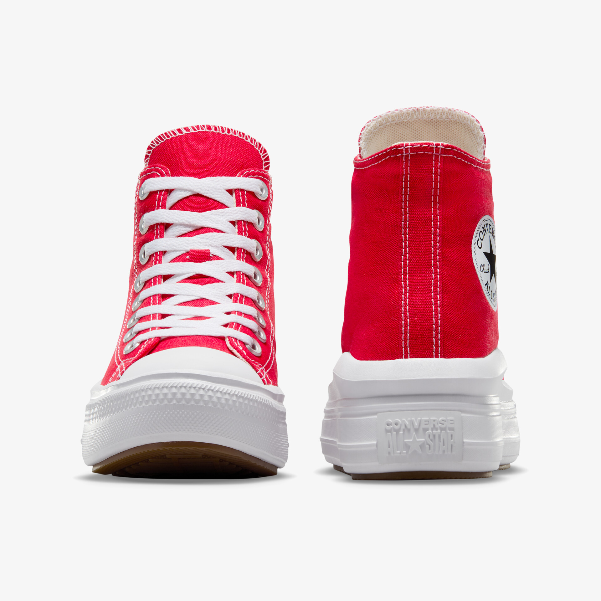 Rote hohe Sneaker mit weißen Schnürsenkeln in Vorder- und Rückansicht, sportlich und modisch