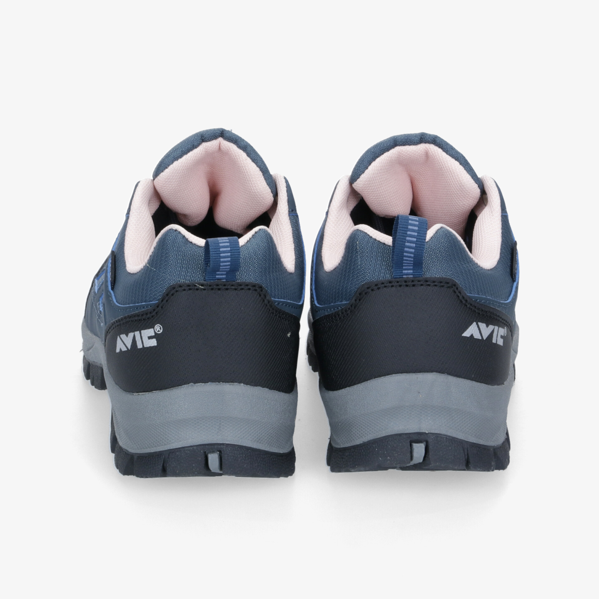 Robuste und bequeme Sportschuhe mit rutschfester Sohle und atmungsaktiver Konstruktion, Rückansicht