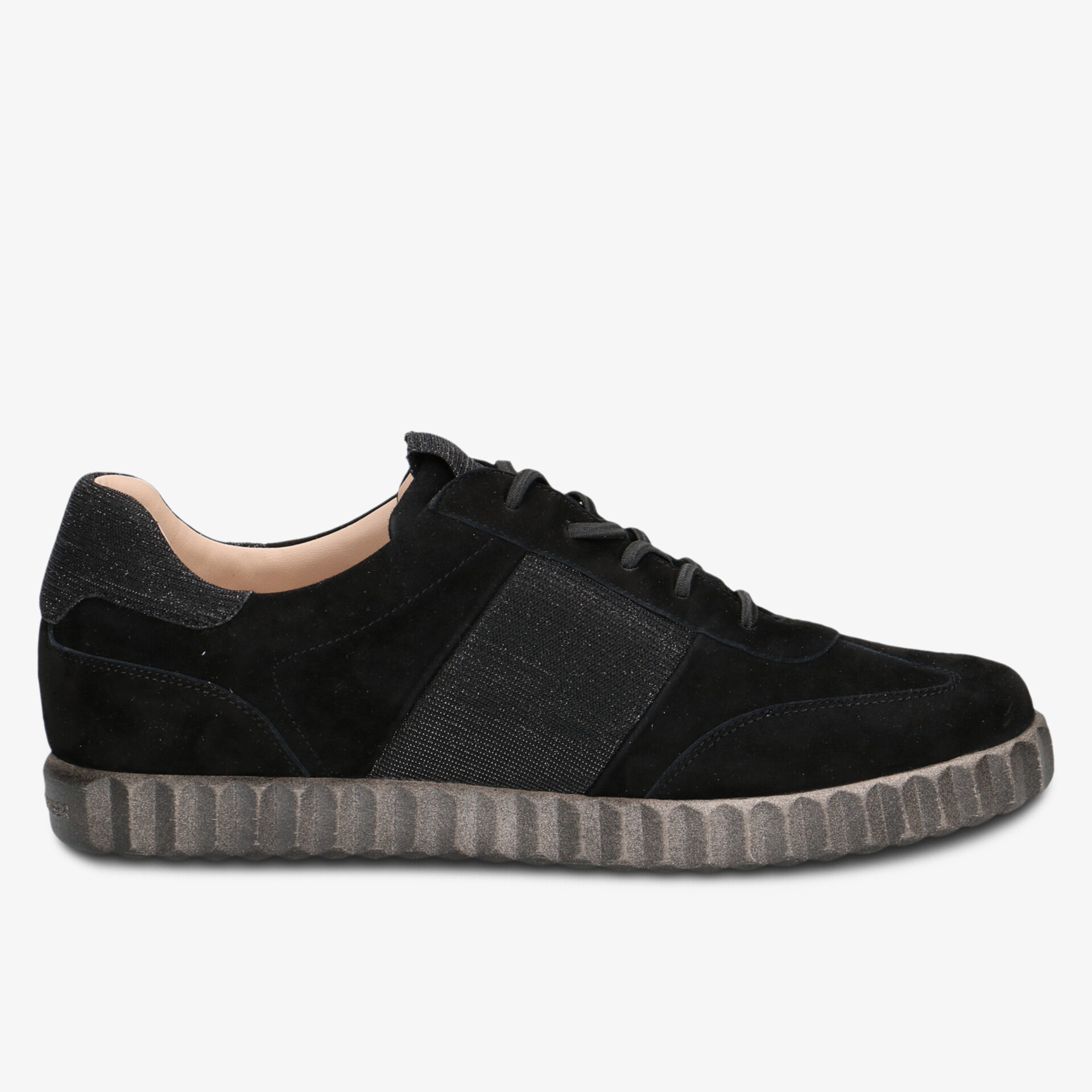 Bequemer Sneaker aus hochwertigem Veloursleder mit langlebiger Gummisohle und sportlich-eleganter Optik seitlich fotografiert