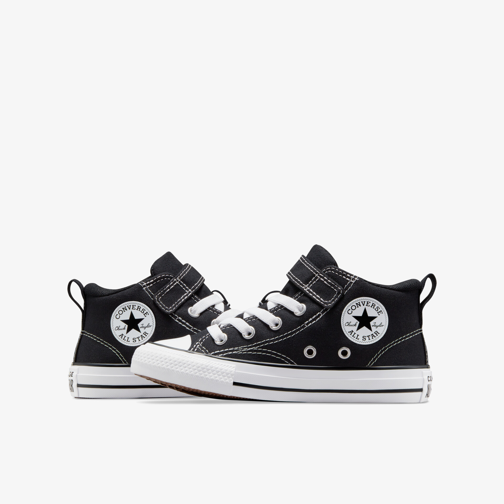 Robuste schwarze Sneaker mit Schnürung und charakteristischem Design, ideal für Alltag und Freizeit.