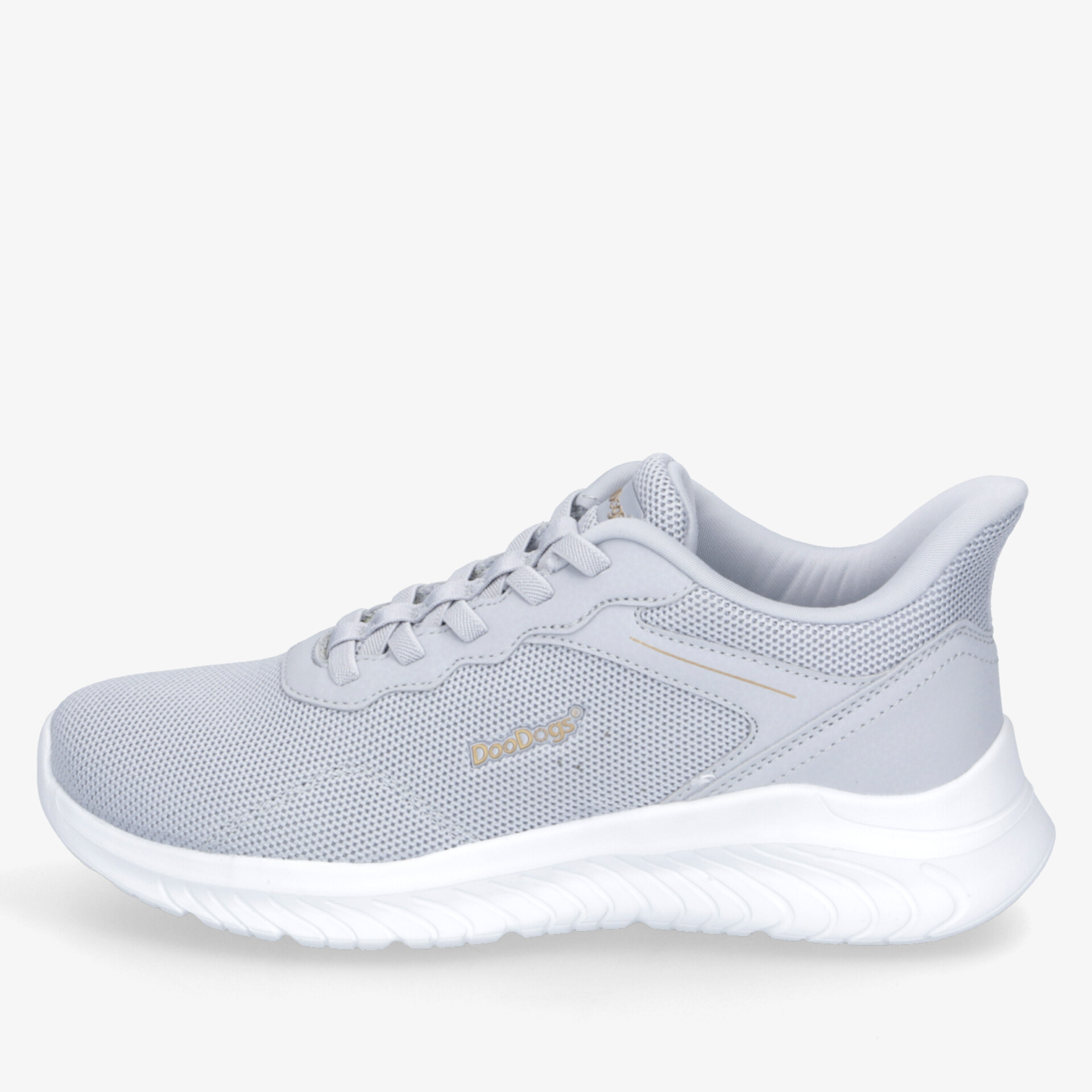 Leichter atmungsaktiver Sportschuh in grauer Farbe mit komfortabler Passform und rutschfester Sohle, seitliche Ansicht