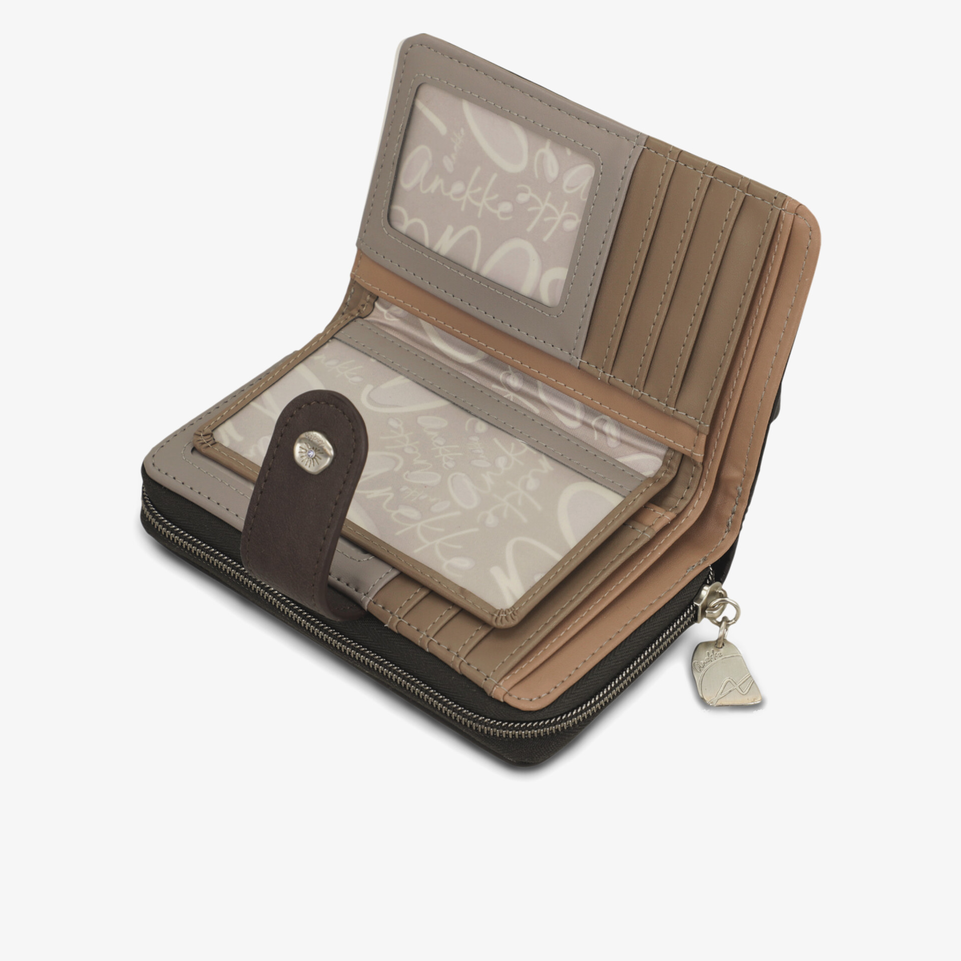 Kompakter brauner Organizer mit Reißverschluss und vielen Kartenfächern für eine praktische Aufbewahrung