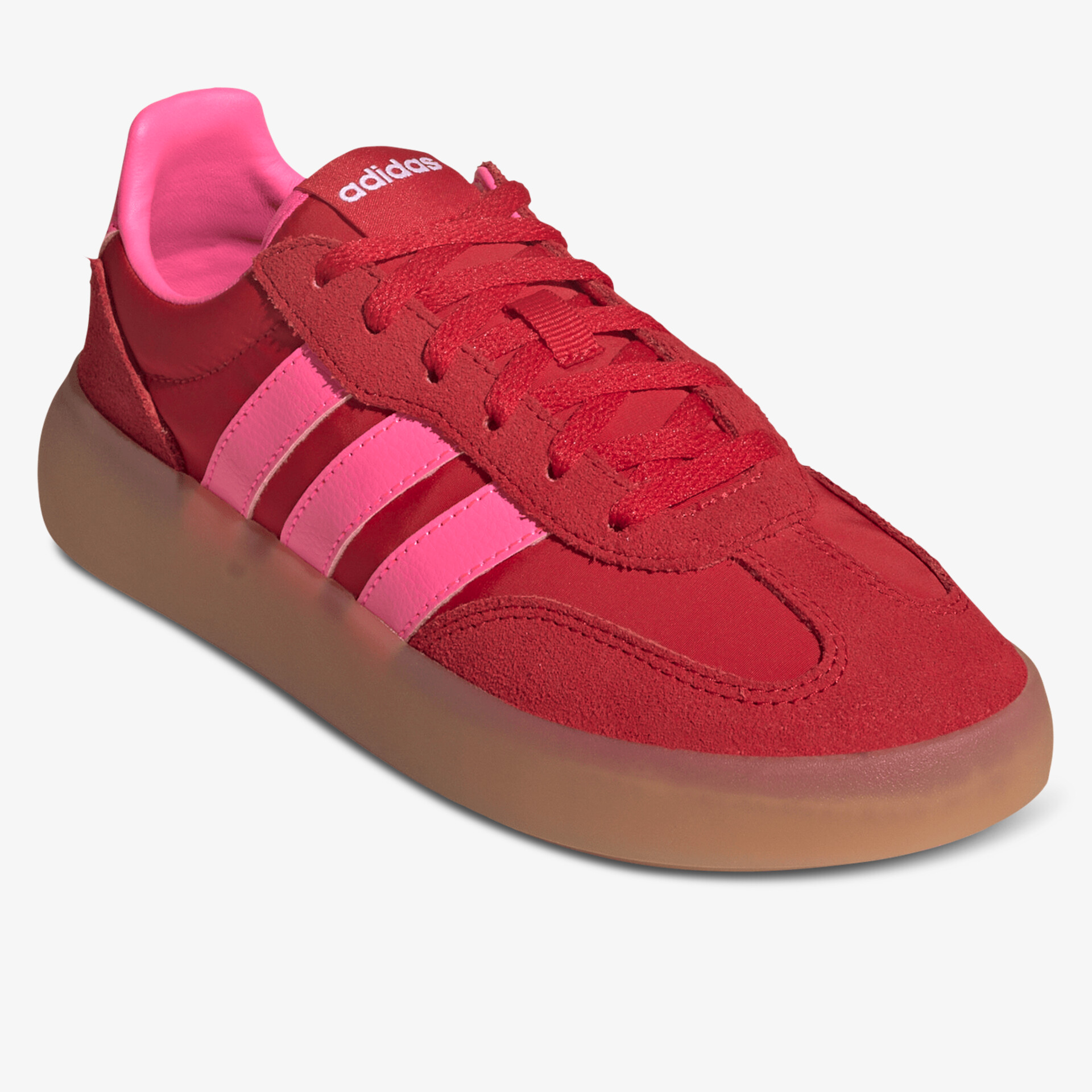 Roter Sneaker mit sportlichem Design, gepolsterter Einstieg und rutschfester Gummisohle für hohen Tragekomfort