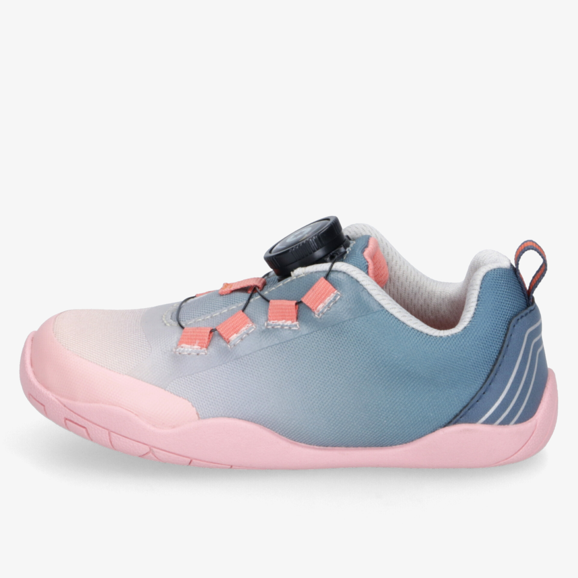 Bequemer und sportlicher Schuh mit innovativem Schnürsystem in ansprechendem Design.