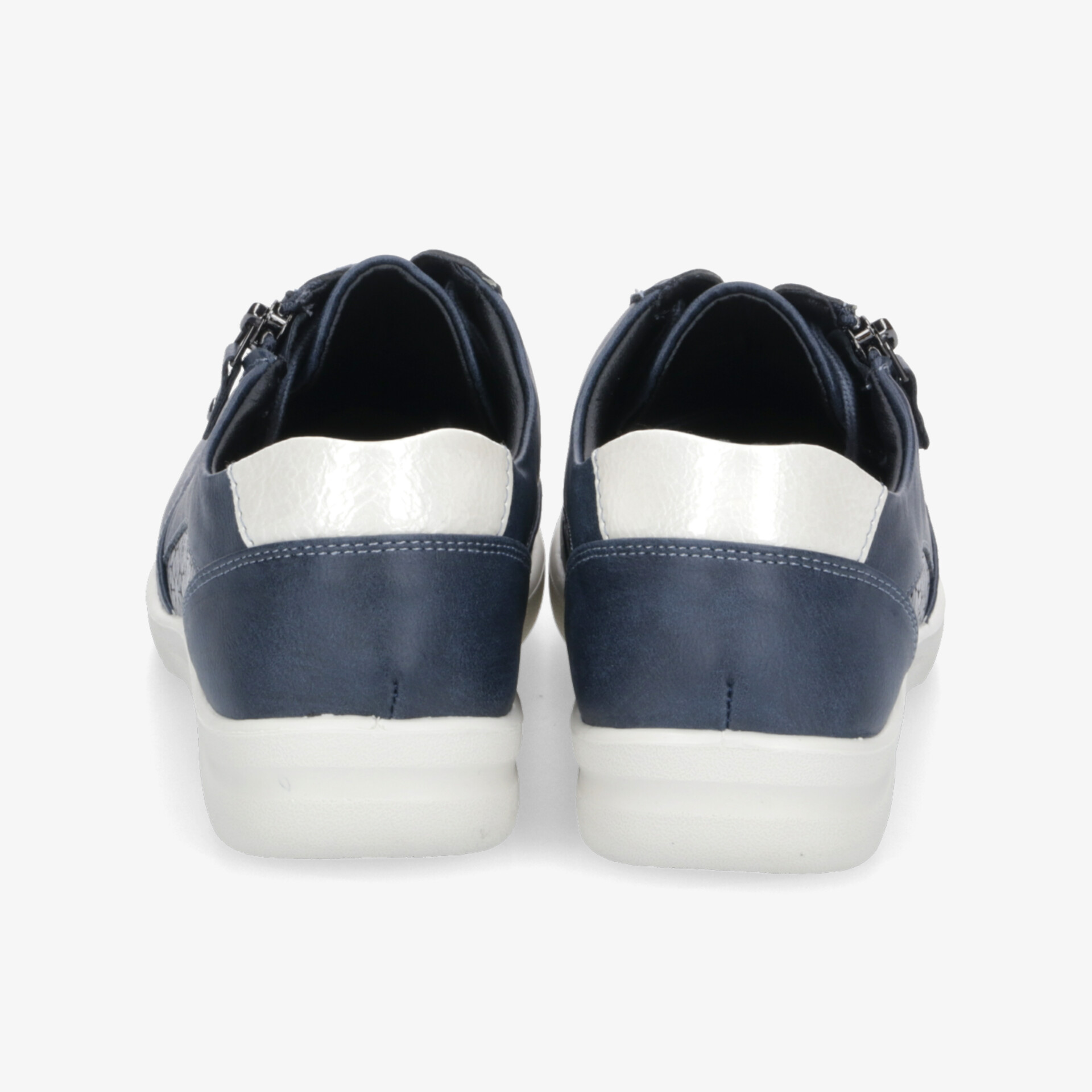 Rückansicht von sportlichen Schuhen mit gepolstertem Fersenbereich und rutschfester weißer Sohle