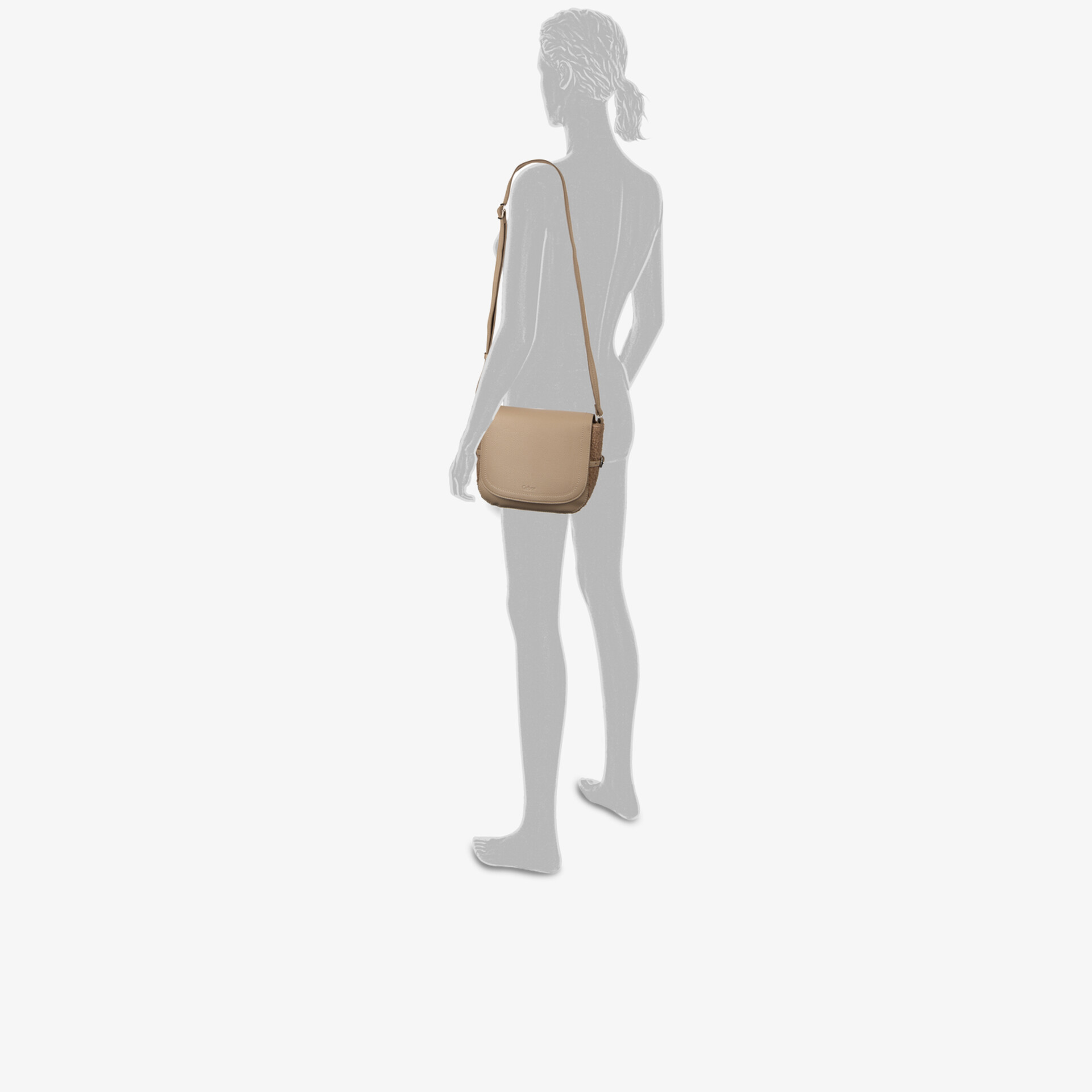 Beige Umhängetasche in praktischer Größe, leicht und minimalistisch gestaltet, ideal für den Alltag