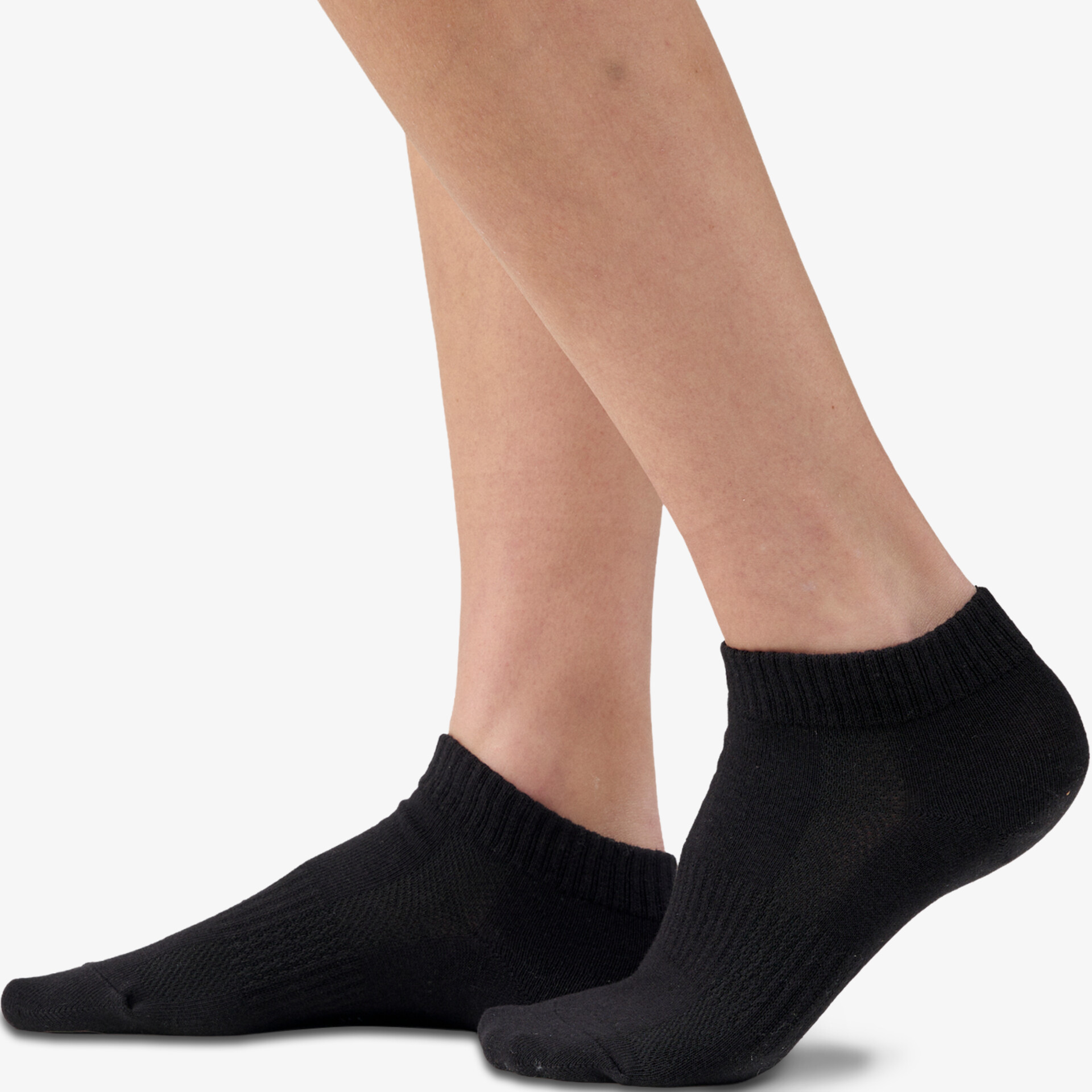 Bequeme schwarze Sneakersocken mit elastischem Bund, atmungsaktiv und ideales Fußklima für Alltag und Sport