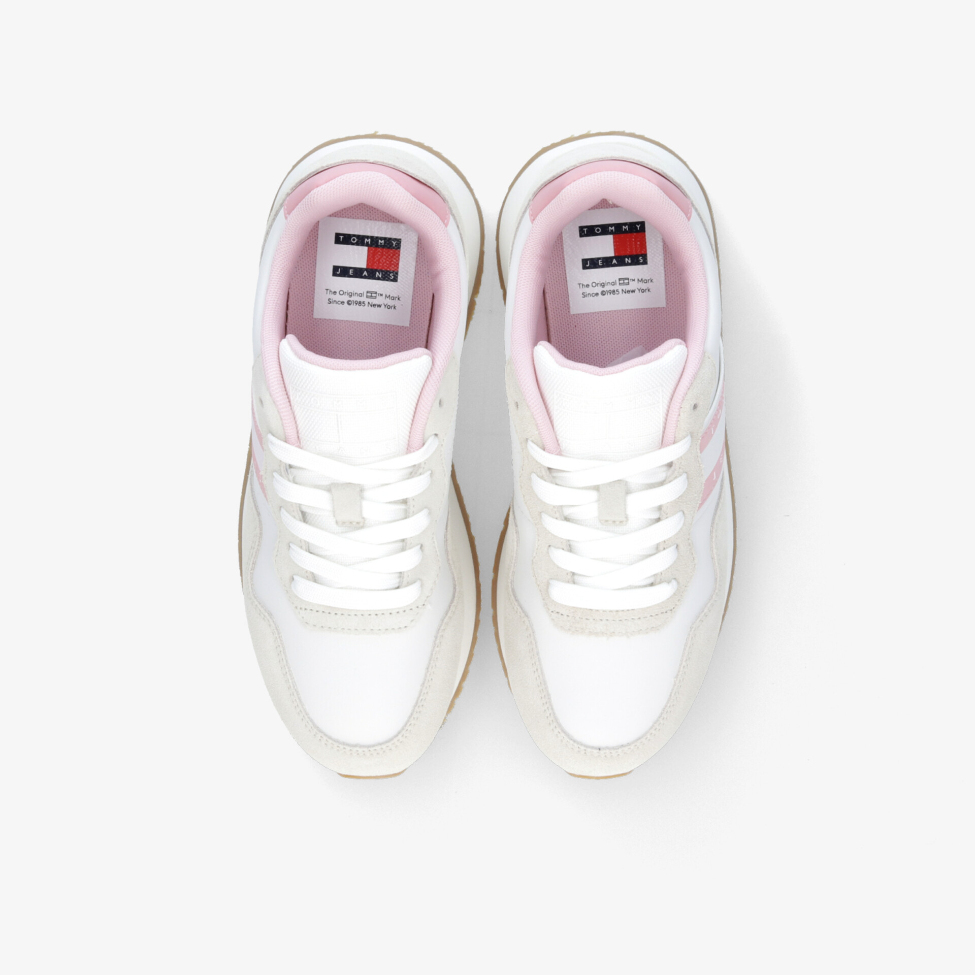 Weiße Sneaker im Paar, mit bequemer Polsterung und moderner Schnürung aus der Draufsicht