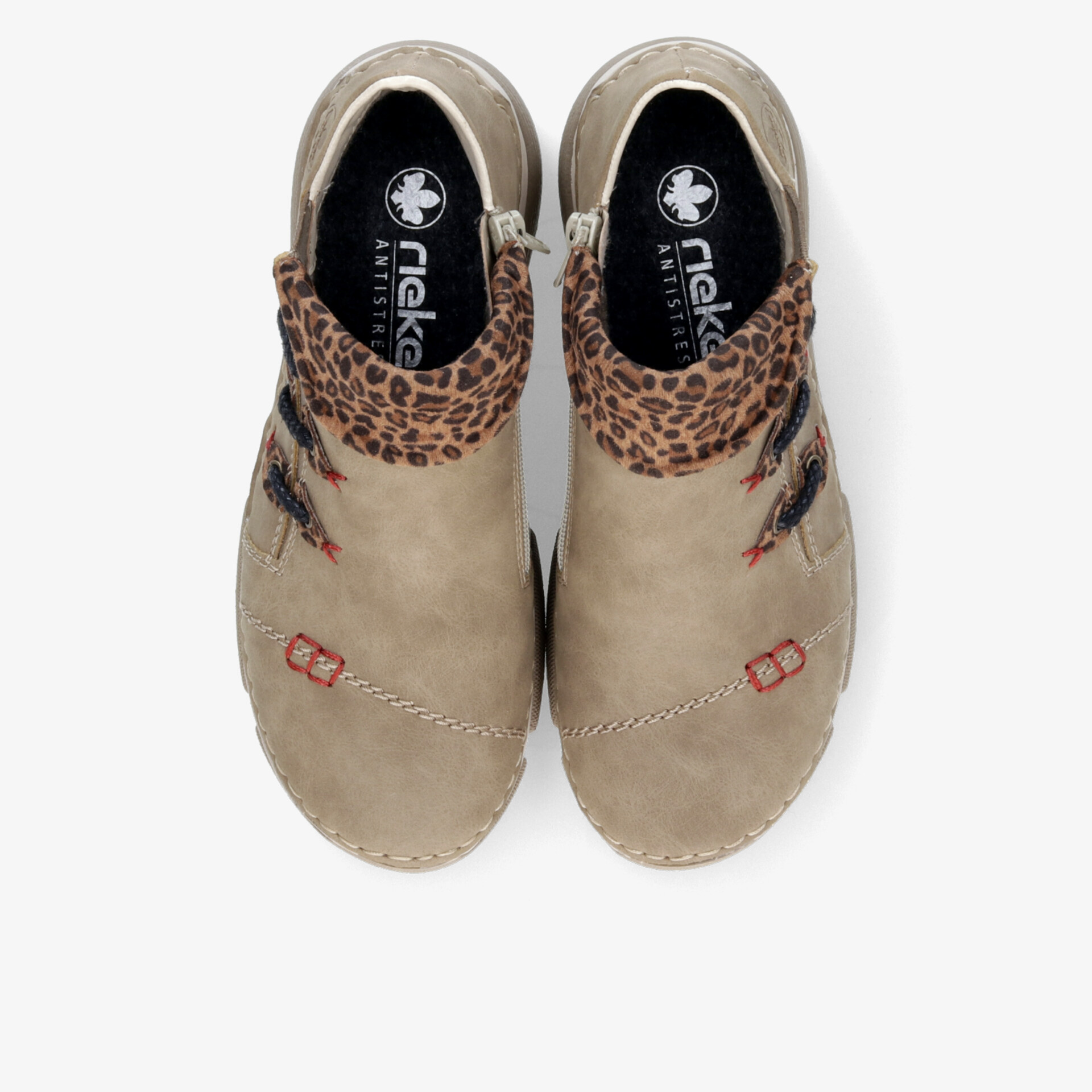 Bequeme beige Schuhe mit weichem Material und modischem Leopardenmuster, praktische Schnalle für sicheren Halt