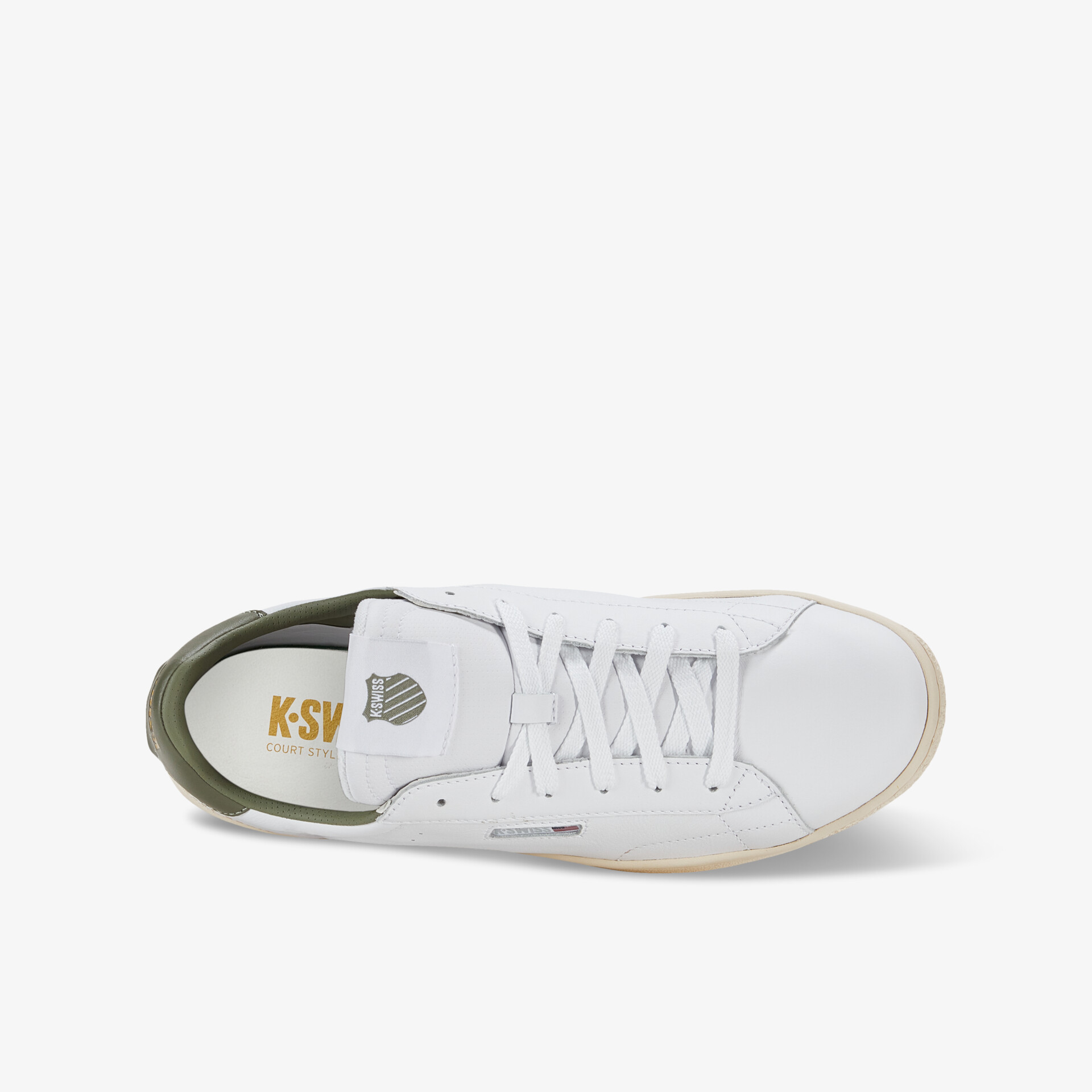 Moderner weißer Sneaker aus hochwertigem Leder mit bequemem Tragekomfort und stilvollem Design.