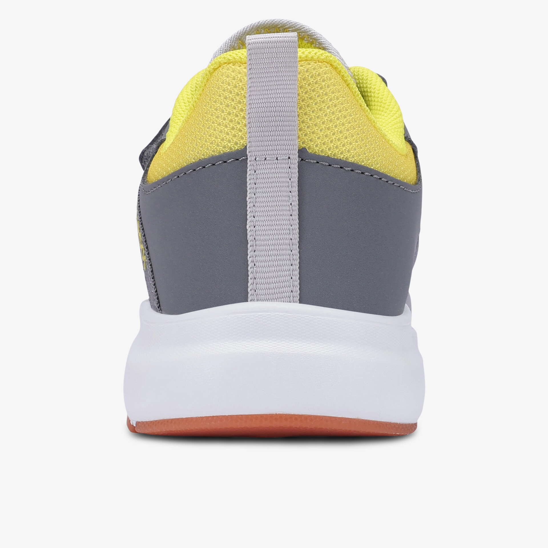 Rückansicht eines modernen Sportschuhs mit gepolstertem Schaft und robuster Sohle in modischem Design