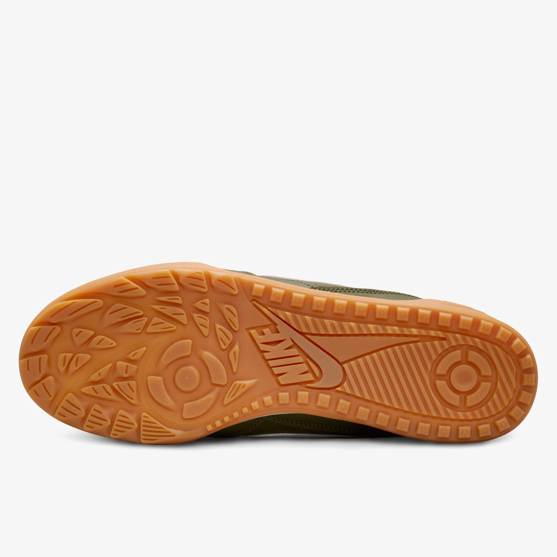 Robuste Schuhsohle mit tiefem Profil für optimalen Halt und Trittsicherheit auf verschiedenen Untergründen