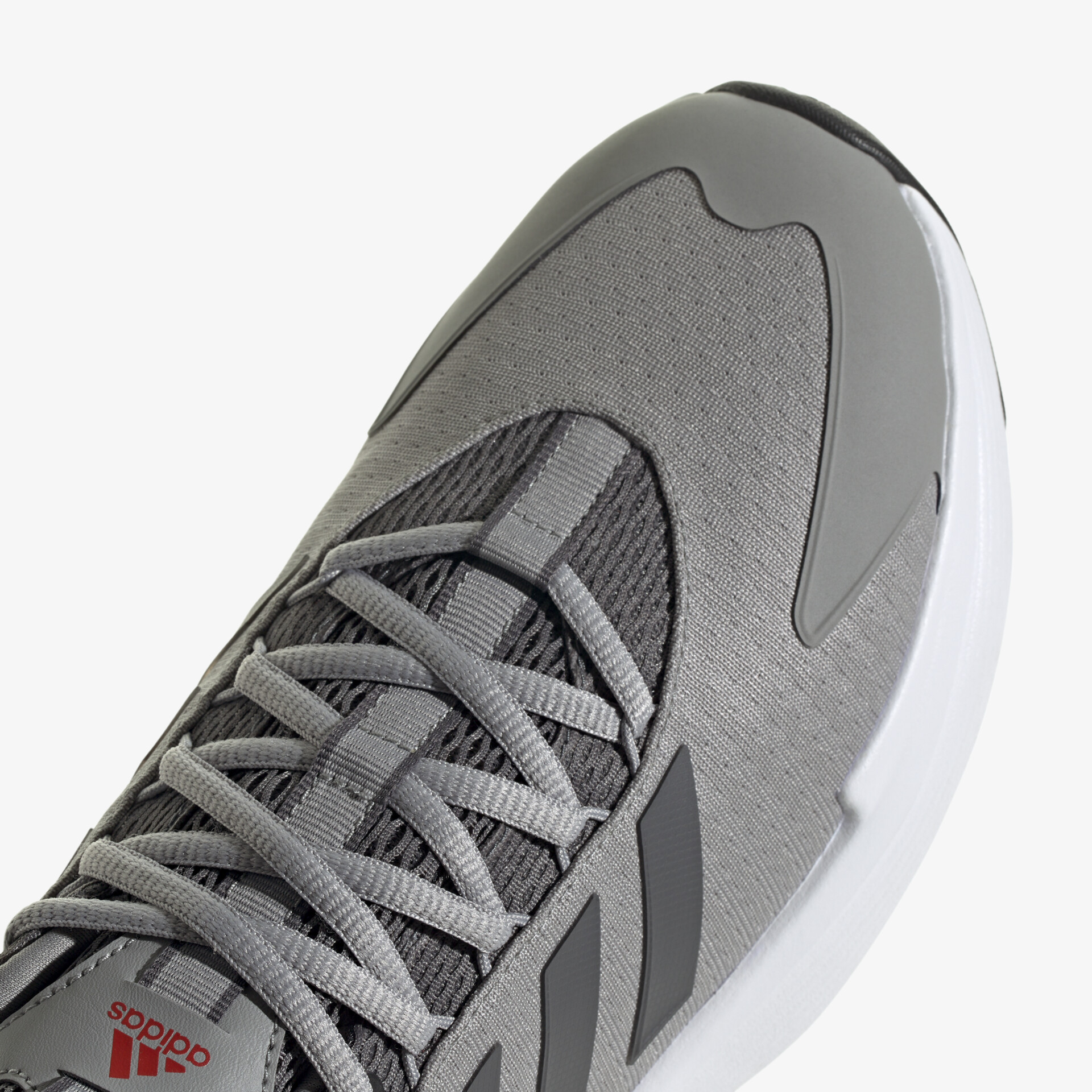 Grauer Sneaker mit stilvollem Design und bequemer Passform für maximalen Komfort.