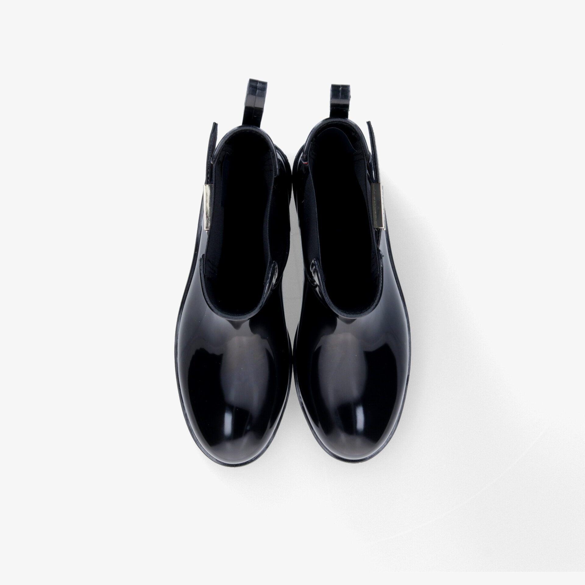 Elegante schwarze Stiefel mit glattem Obermaterial und hochwertiger Verarbeitung, komfortable Passform