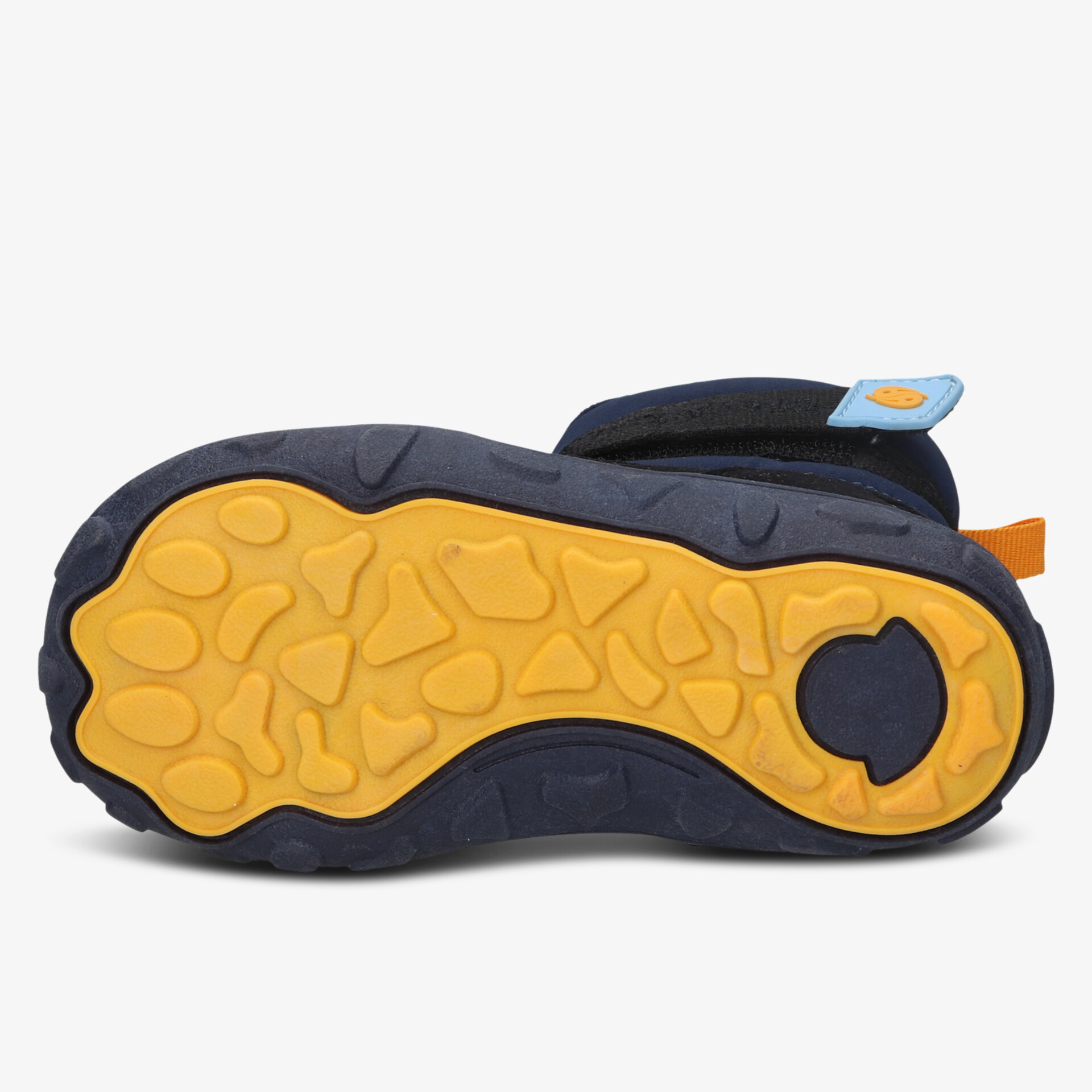 Detailaufnahme der gelben Sohle mit rutschfestem Profil und robustem Material für optimalen Halt