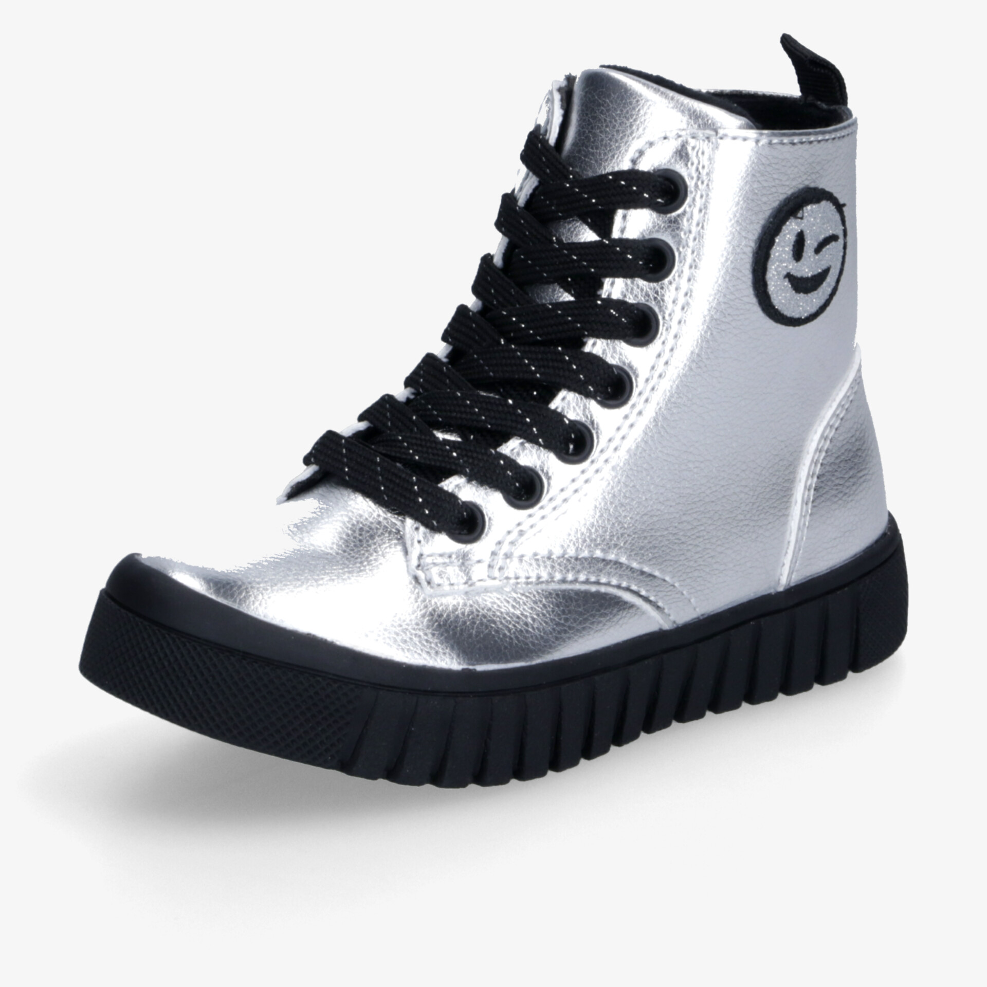 Silberner High-Top Sneaker mit schwarzer Profilsohle und Schnürung, modisch und bequem gestaltet